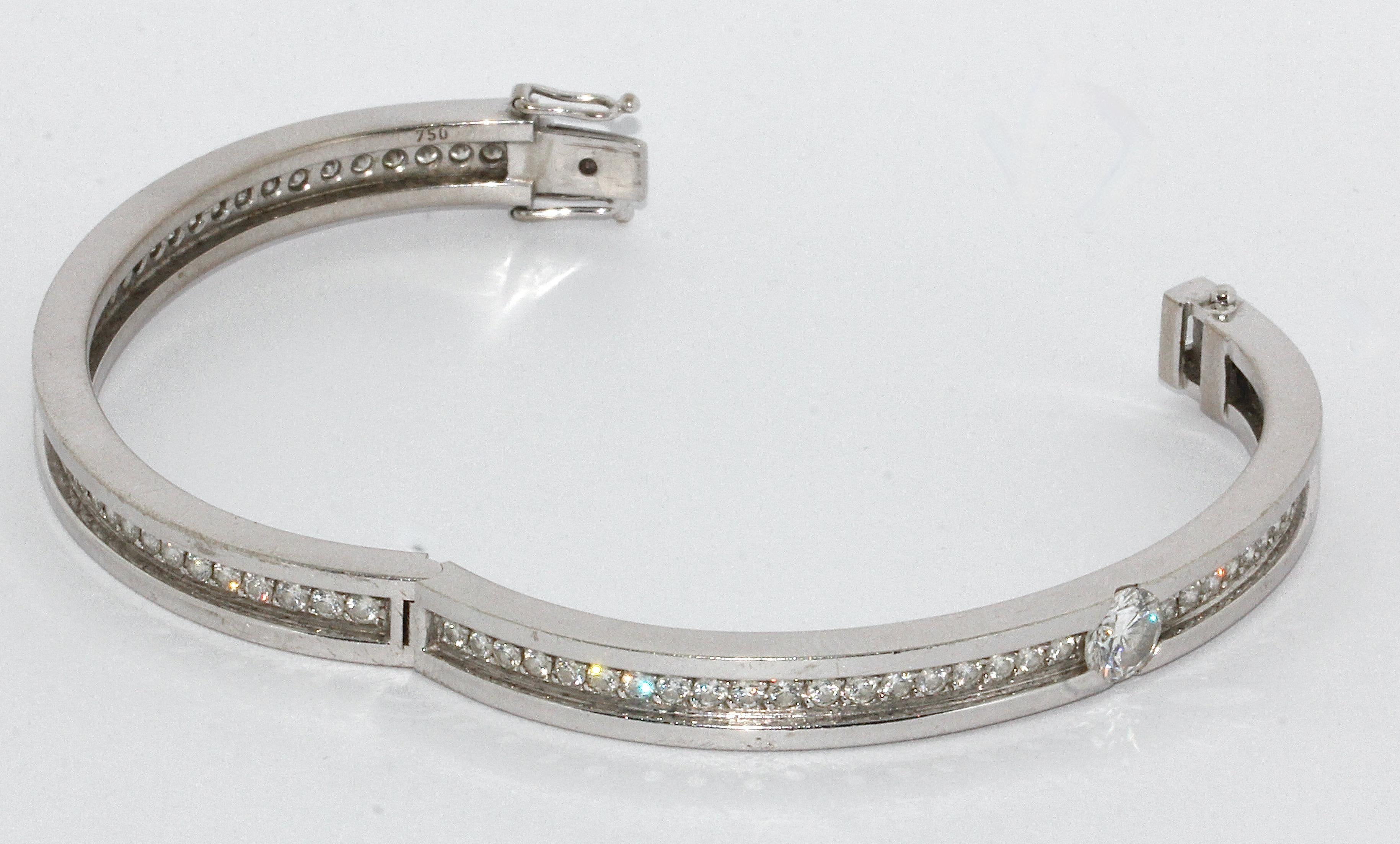 18 Karat White Gold Eternity Bangle, Bracelet Set with White Diamonds For Sale 3