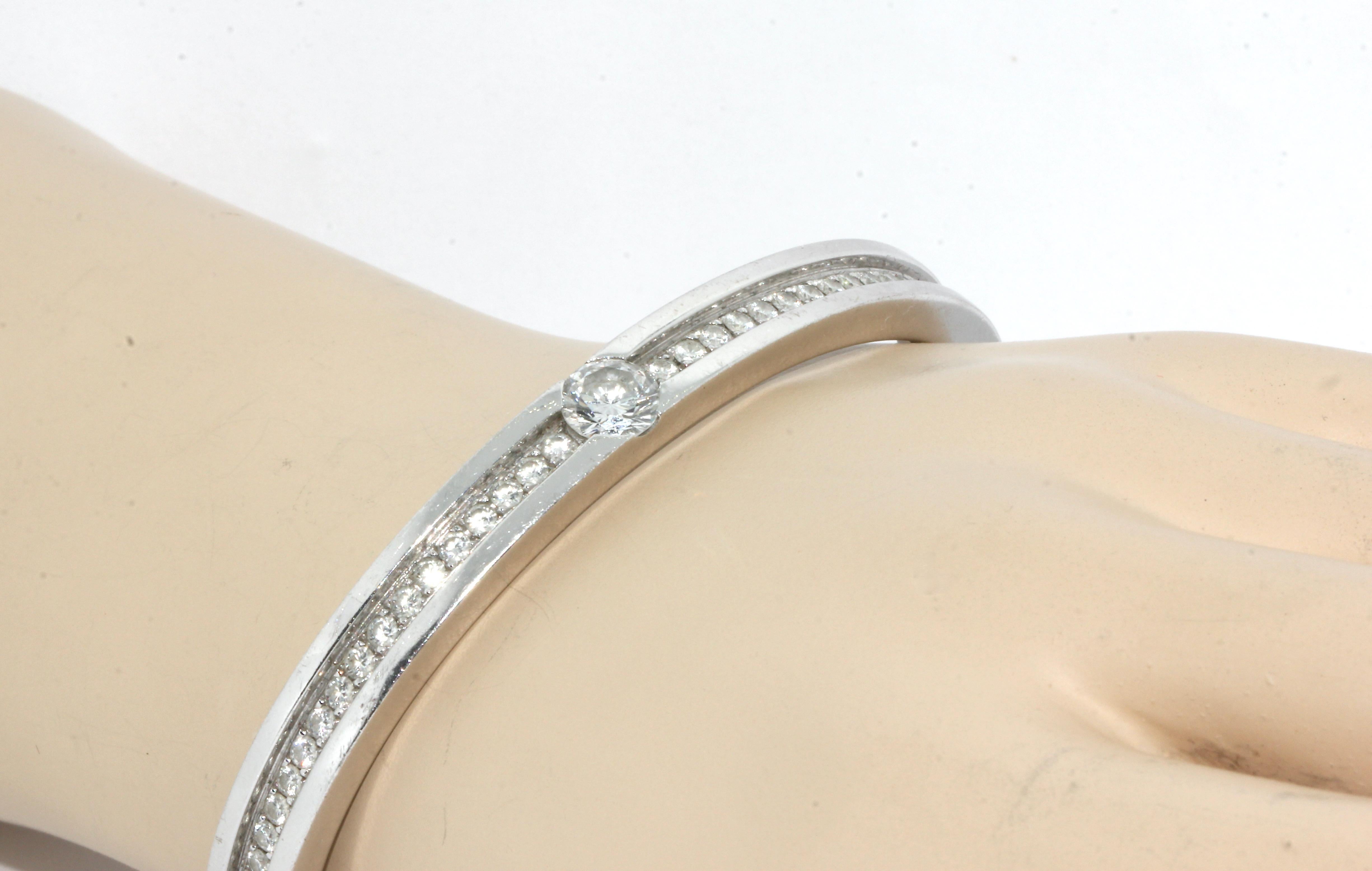 Eternity-Armreif aus 18 Karat Weißgold, Armband mit weißen Diamanten besetzt im Angebot 7