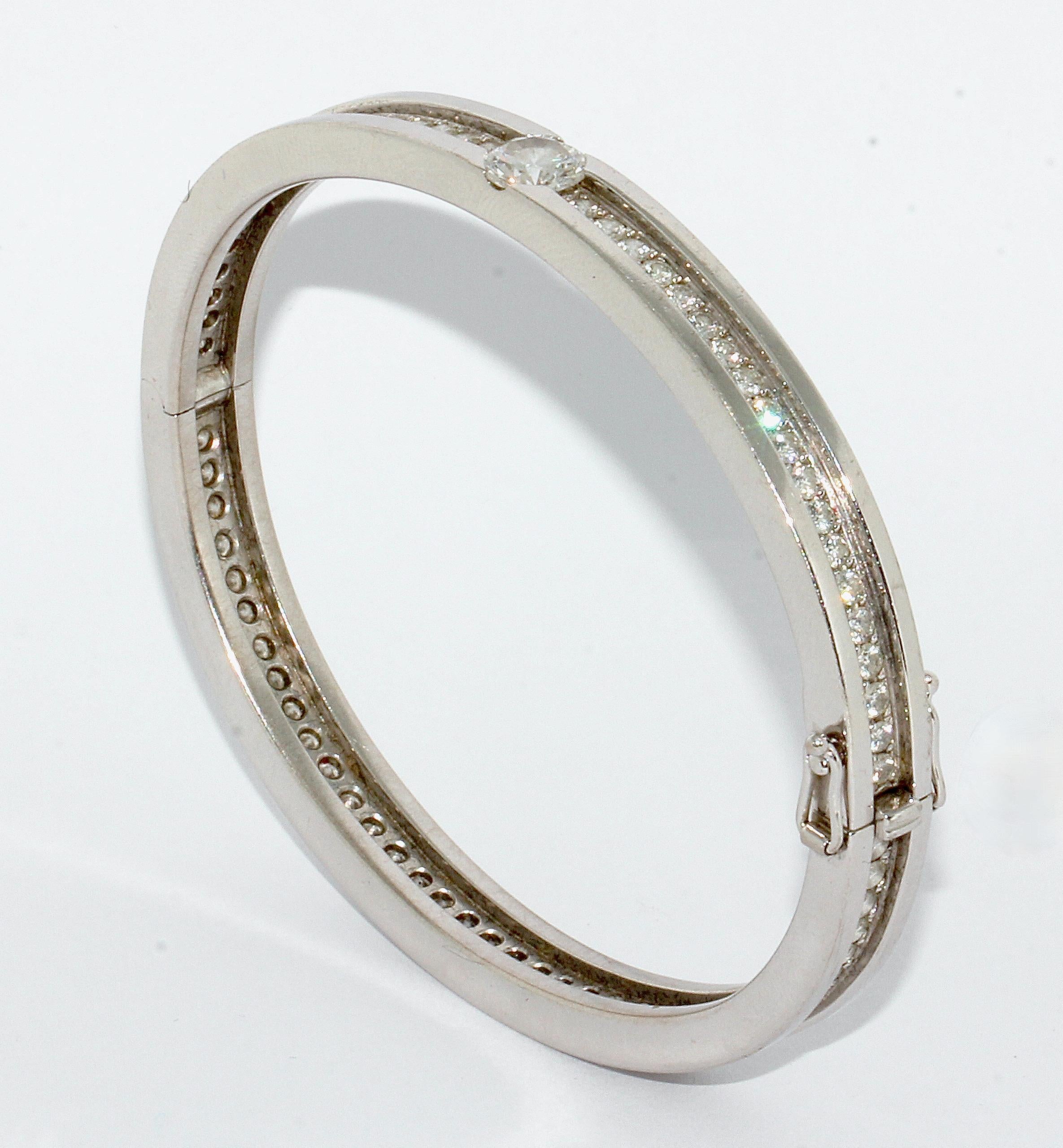 Eternity-Armreif aus 18 Karat Weißgold, Armband mit weißen Diamanten besetzt (Moderne) im Angebot