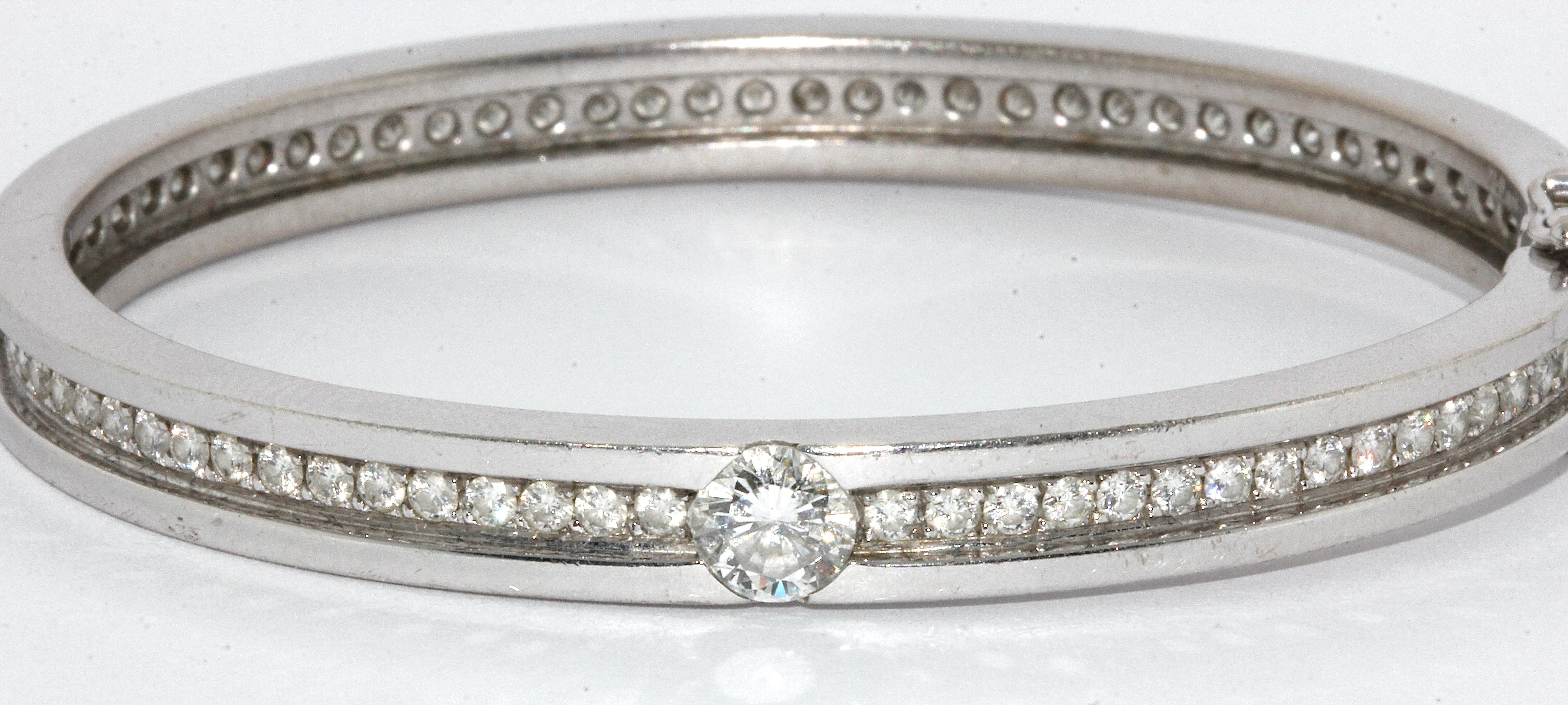18 Karat White Gold Eternity Bangle, Bracelet Set with White Diamonds For Sale 1
