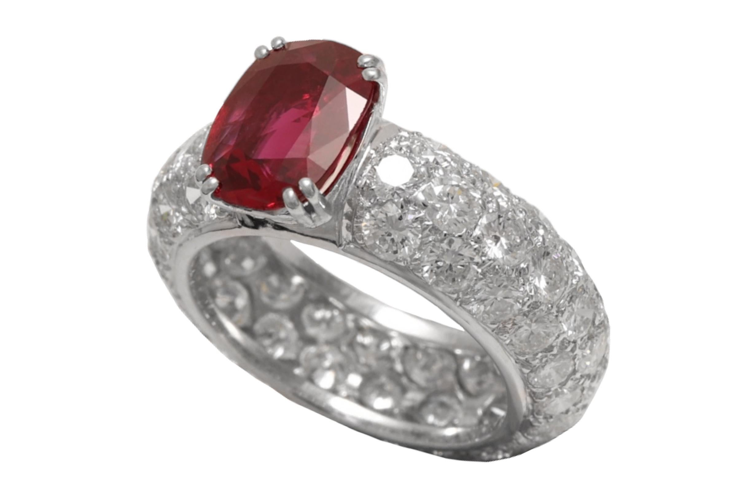 Bague d'éternité en or blanc 18 carats avec diamants 3,03 carats et rubis rouge vif certifié GRS en vente 4