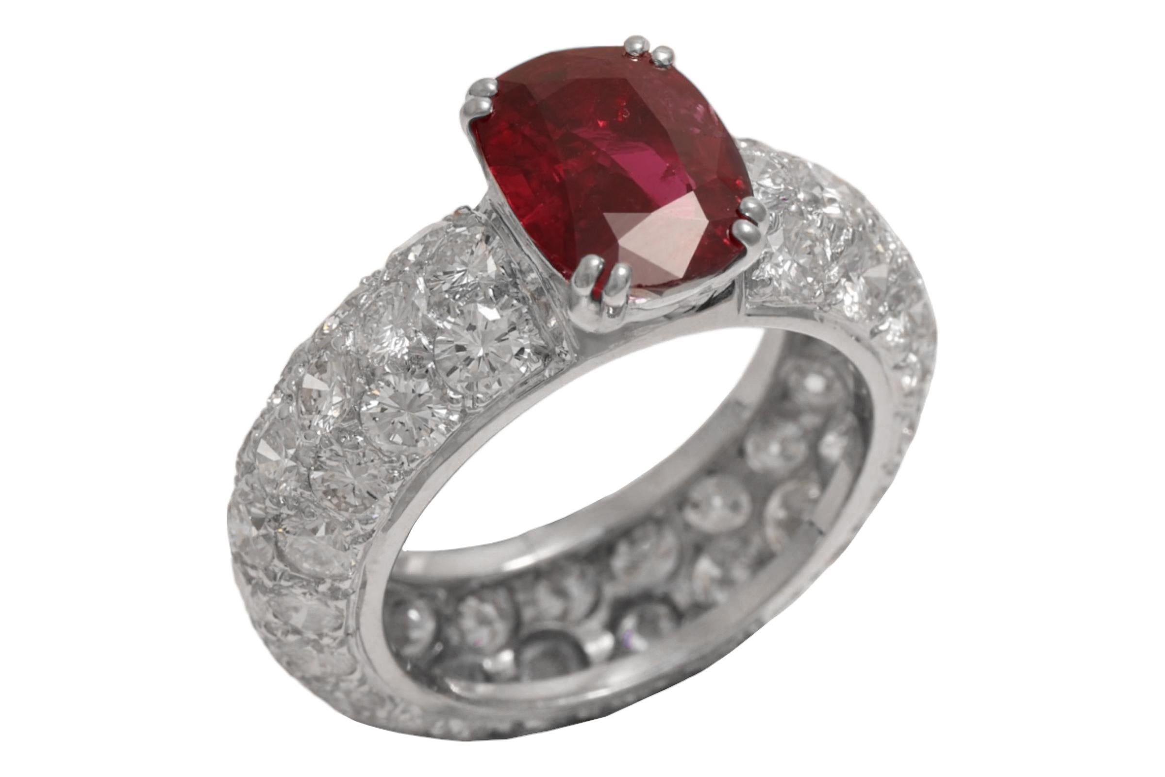 Bague d'éternité en or blanc 18 carats avec diamants 3,03 carats et rubis rouge vif certifié GRS Unisexe en vente