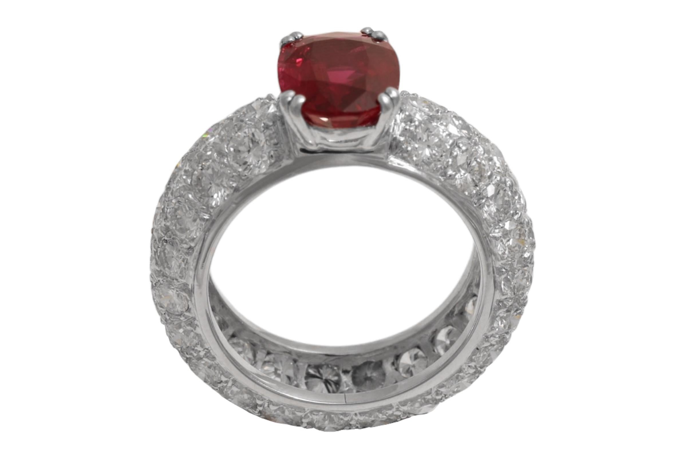 Bague d'éternité en or blanc 18 carats avec diamants 3,03 carats et rubis rouge vif certifié GRS en vente 2