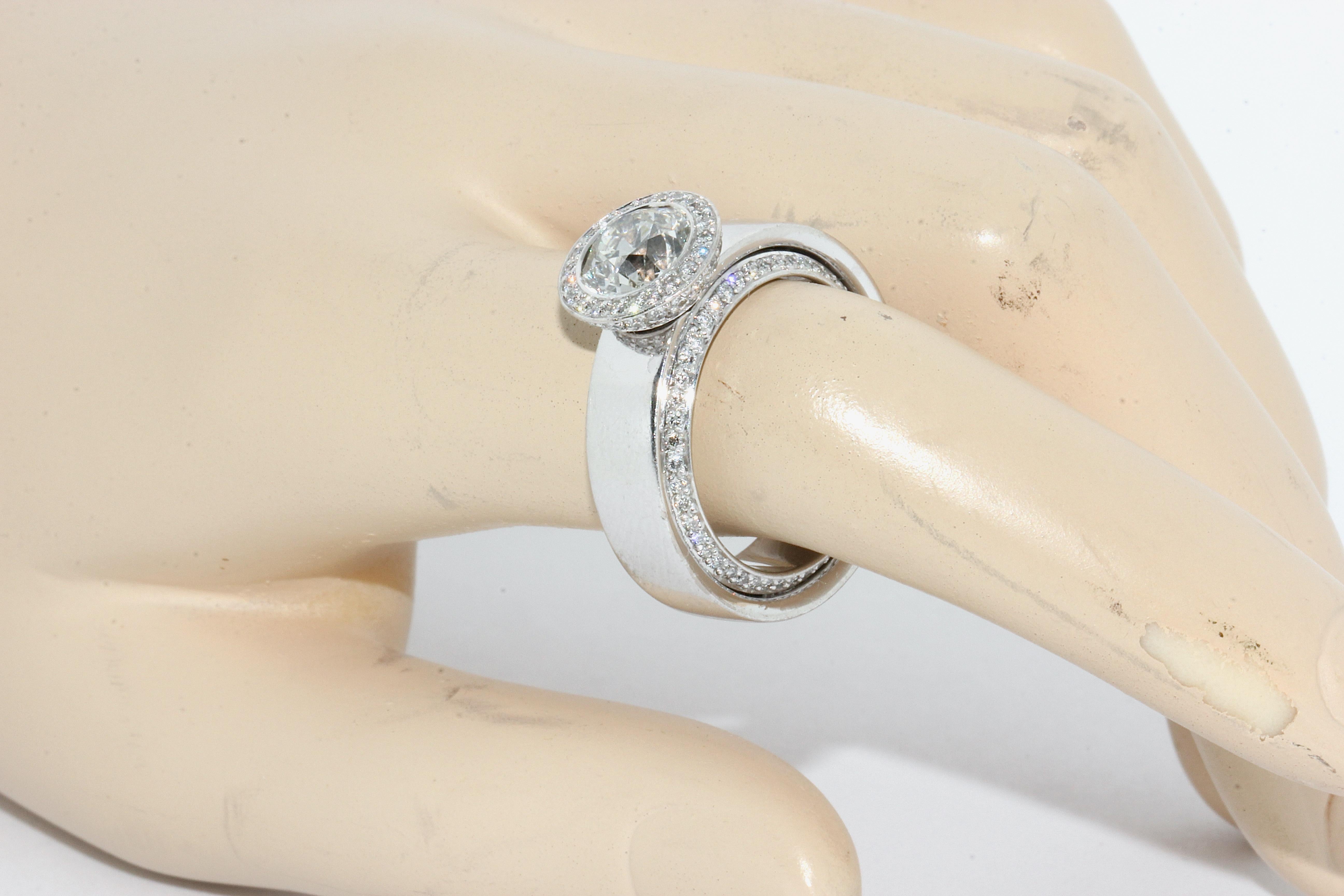 Bague d'éternité solitaire en or blanc 18 carats avec diamants en vente 4