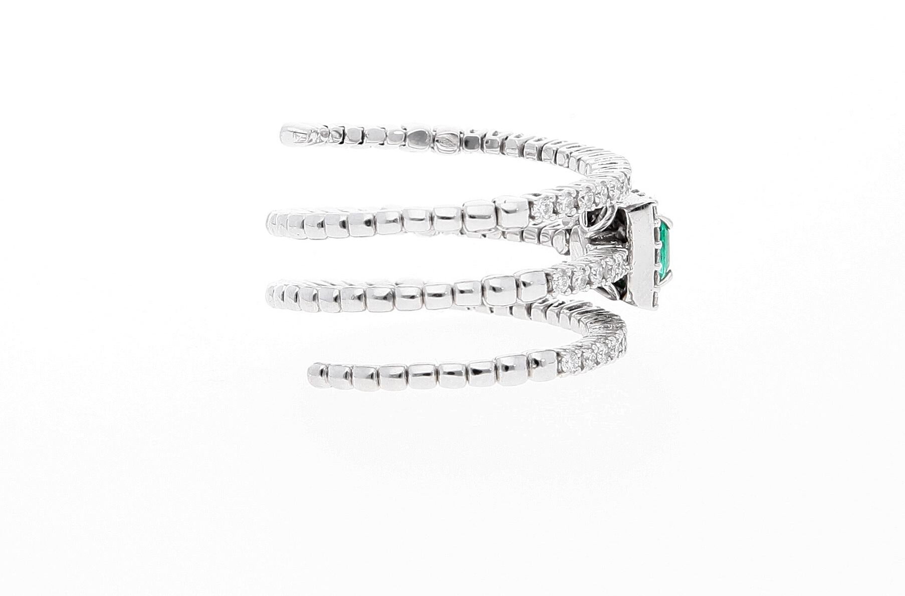 18 Karat White Gold Extendable Ring with Diamonds and Emerald 6