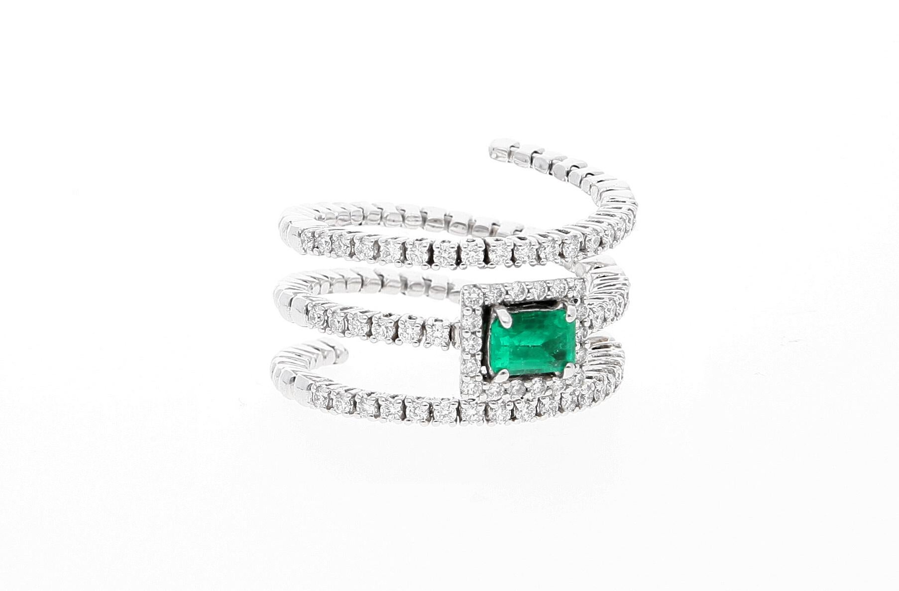 18 Karat White Gold Extendable Ring with Diamonds and Emerald 9