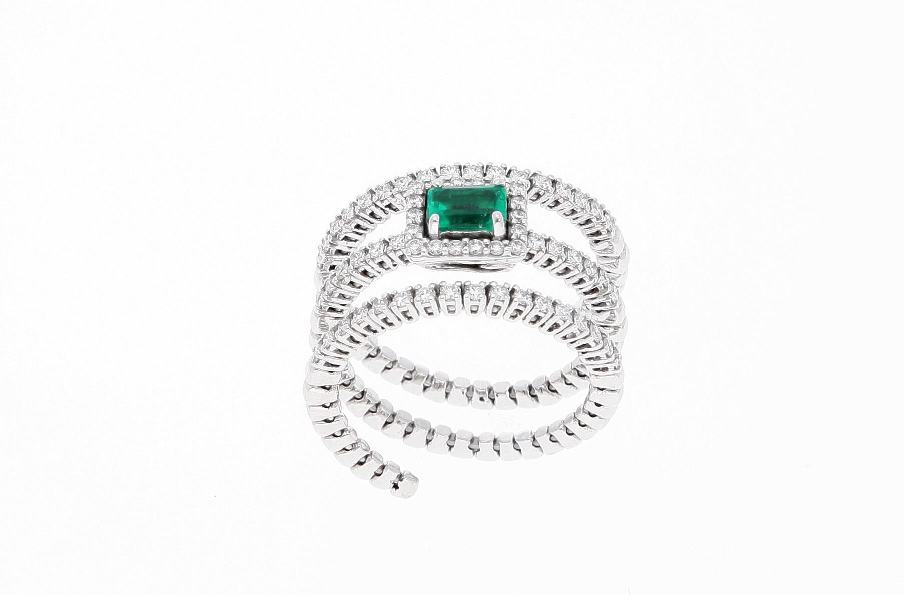 18 Karat White Gold Extendable Ring with Diamonds and Emerald 10