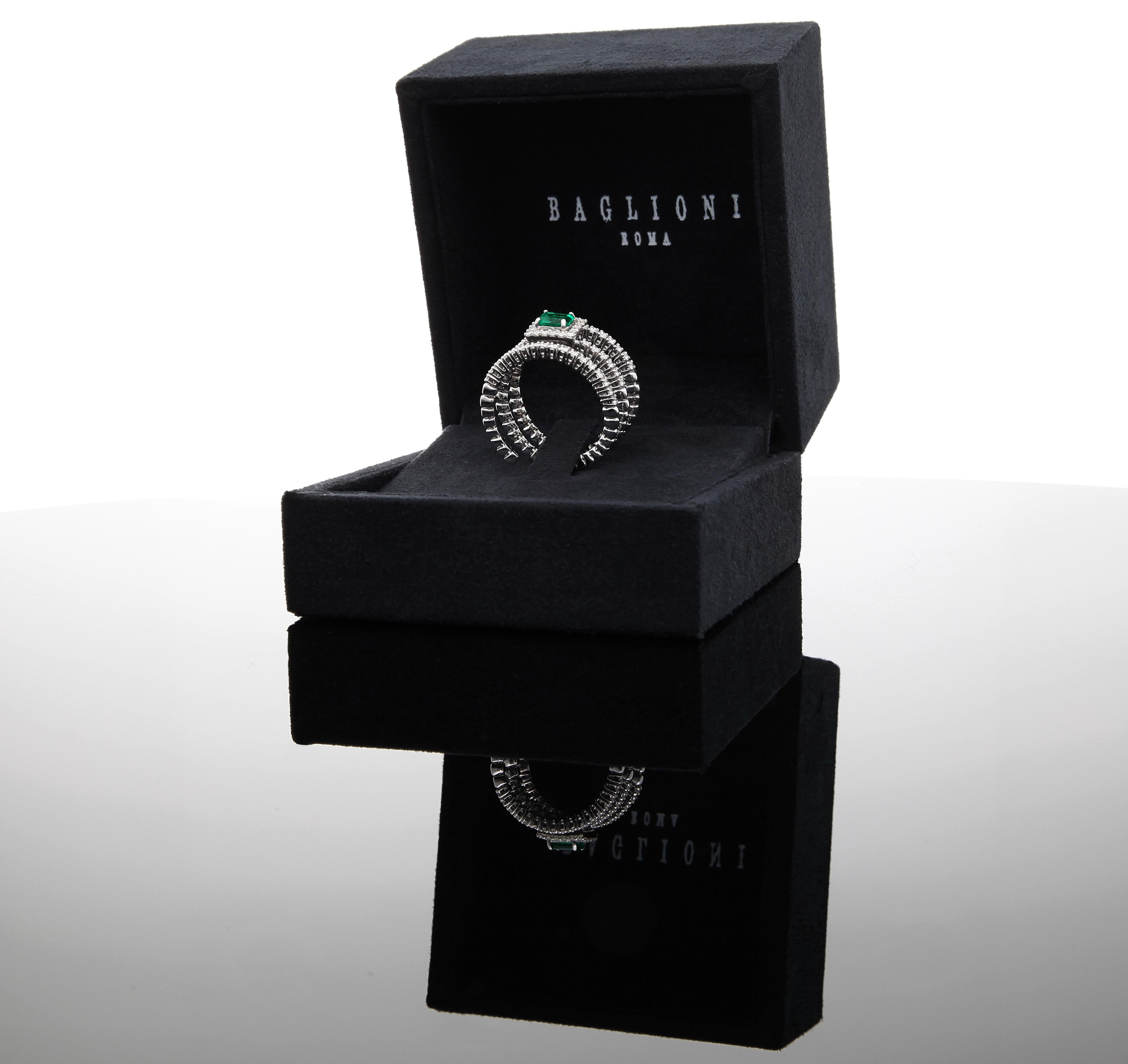 18 Karat White Gold Extendable Ring with Diamonds and Emerald 12