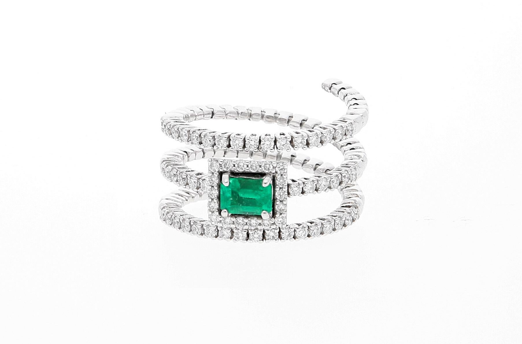 Modern 18 Karat White Gold Extendable Ring with Diamonds and Emerald