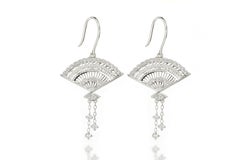 Boucles d'oreilles en forme d'éventail en or blanc 18 carats et diamants