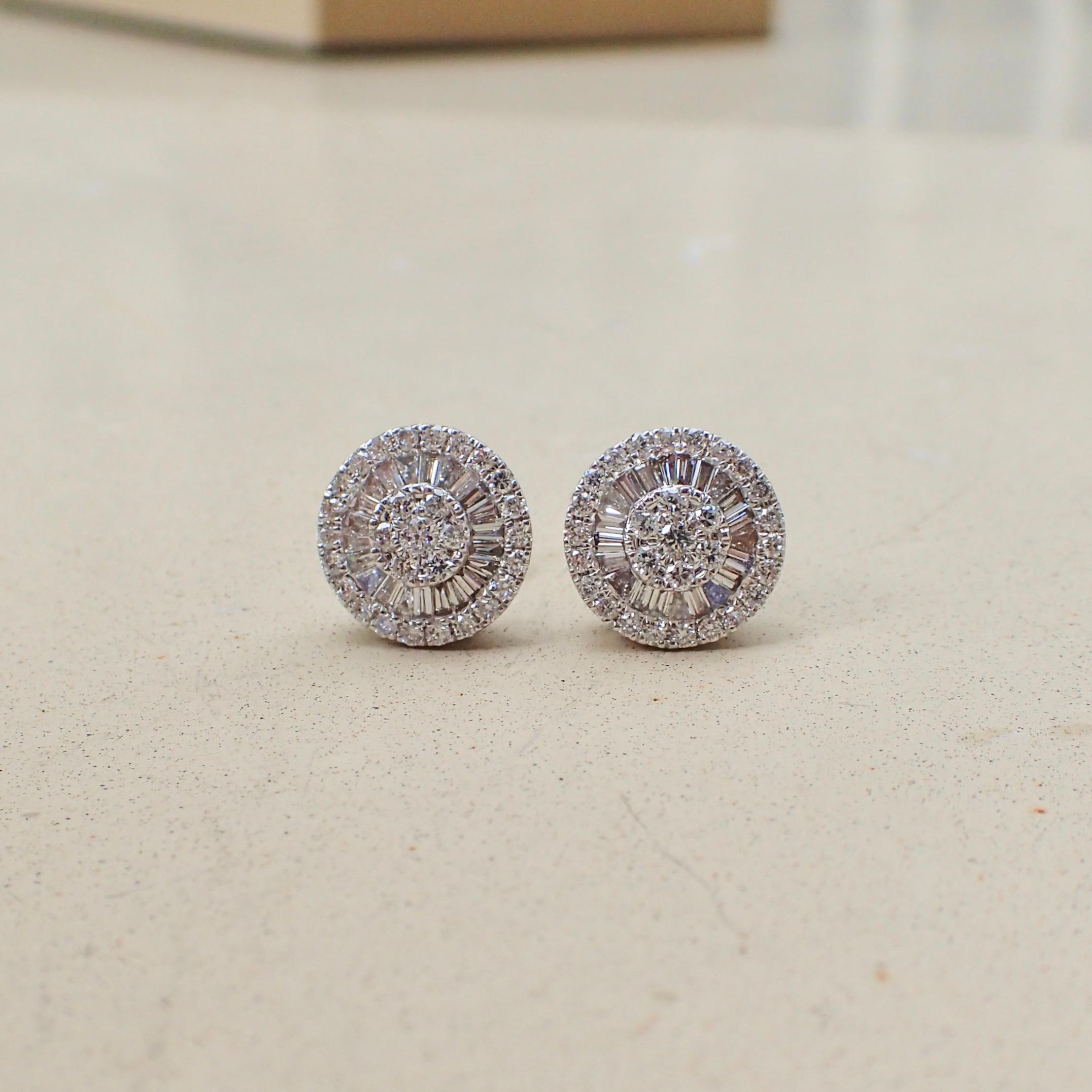 18 Karat White Gold Fan Style Earrings - 0.77 Carat of Baguette & Round Diamond In New Condition In Coral Gables, FL