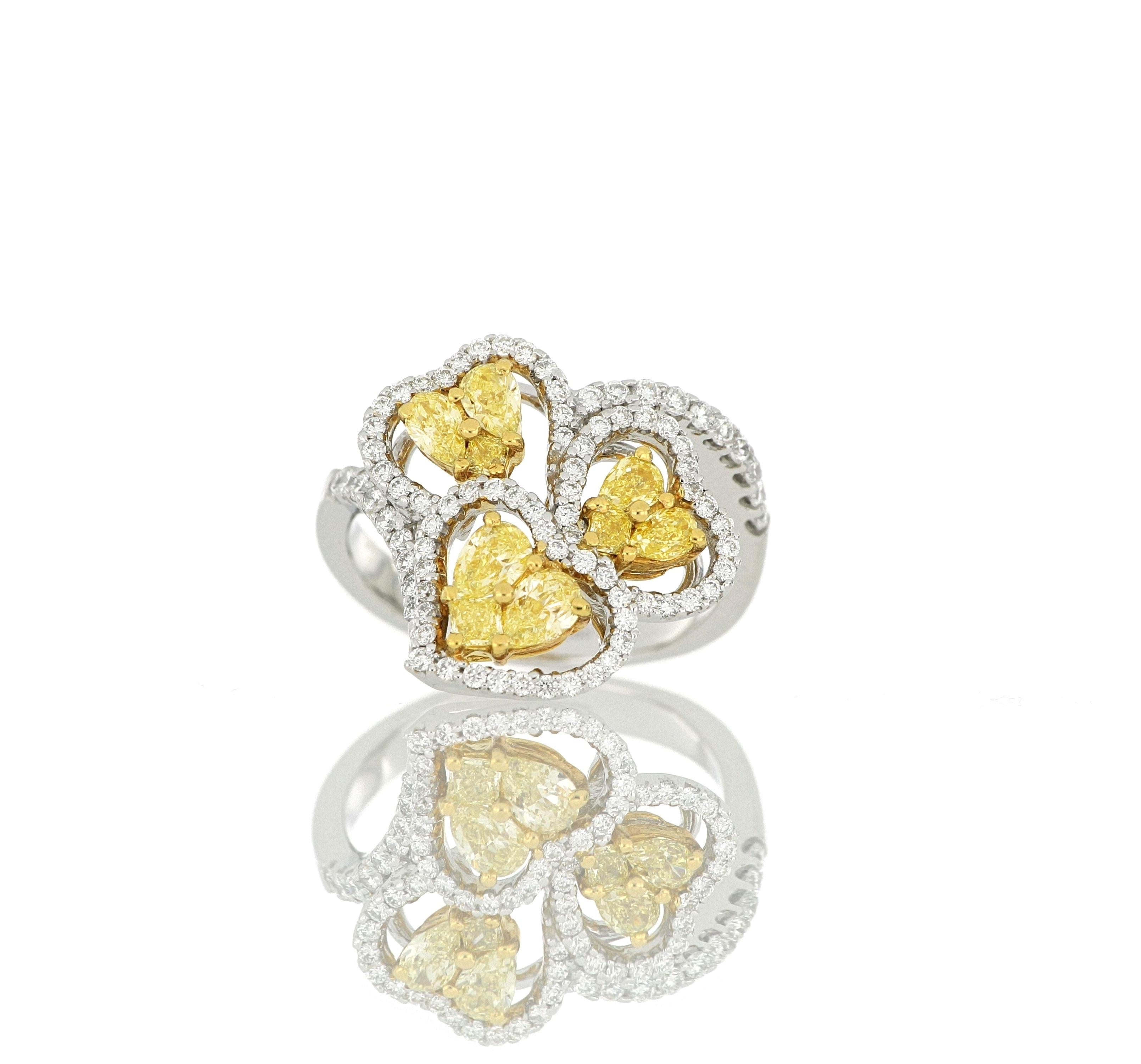 Contemporain Bague fantaisie en or blanc 18 carats avec diamant jaune fantaisie en vente