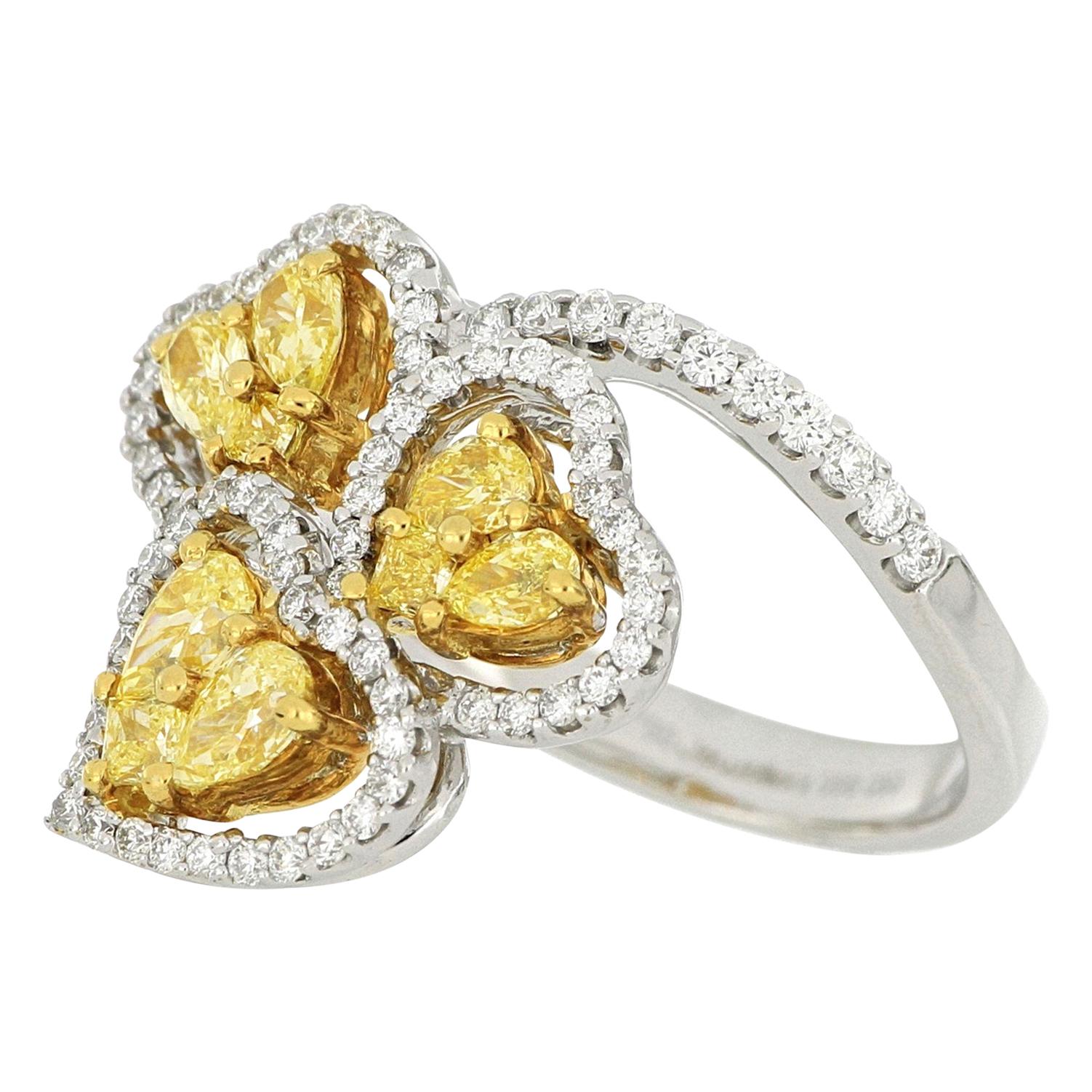Bague fantaisie en or blanc 18 carats avec diamant jaune fantaisie en vente