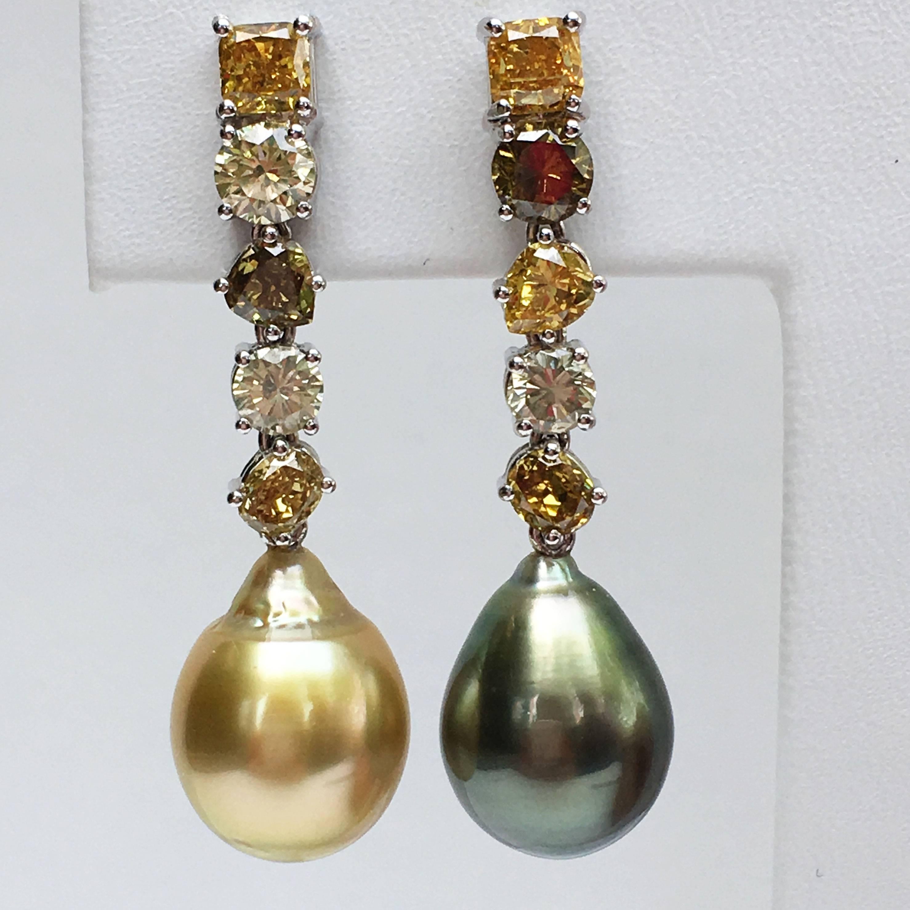 2 real rare and exotic Fiji cultured pearls, drop shape, mix and match color ( yellow and greenish ) with corresponding natural colored 10 Fancy Diamonds of 3,17 ct. total weight / clarity si set in white gold 18Karat

Outstanding colors in a one of