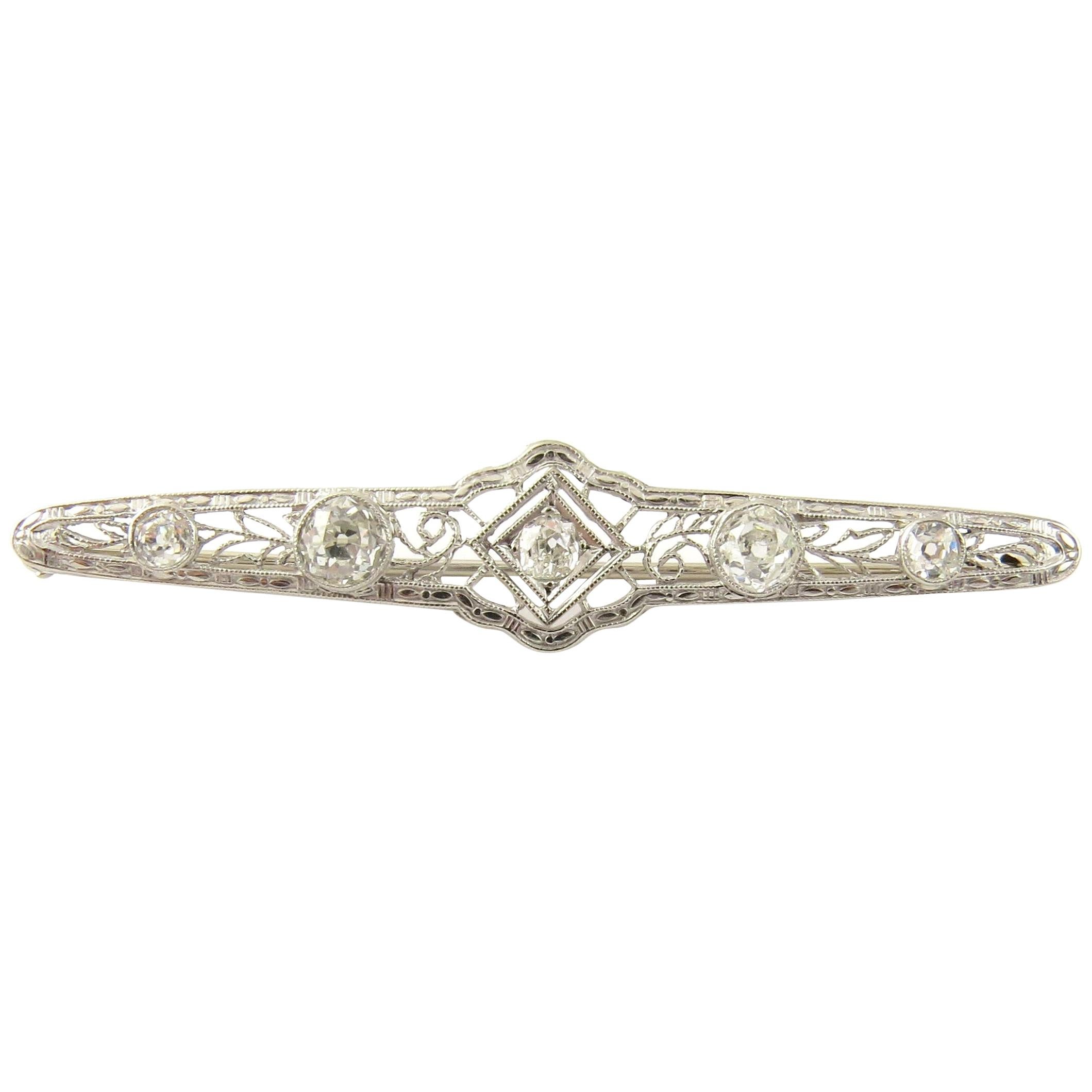 Épingle à barre en or blanc 18 carats filigrane et diamants en vente