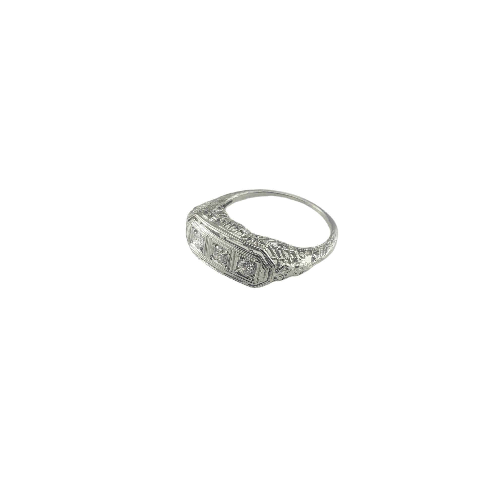 Round Cut 18 Karat White Gold Filigree and Diamond Ring Size 5.5-5.75 #16754 For Sale