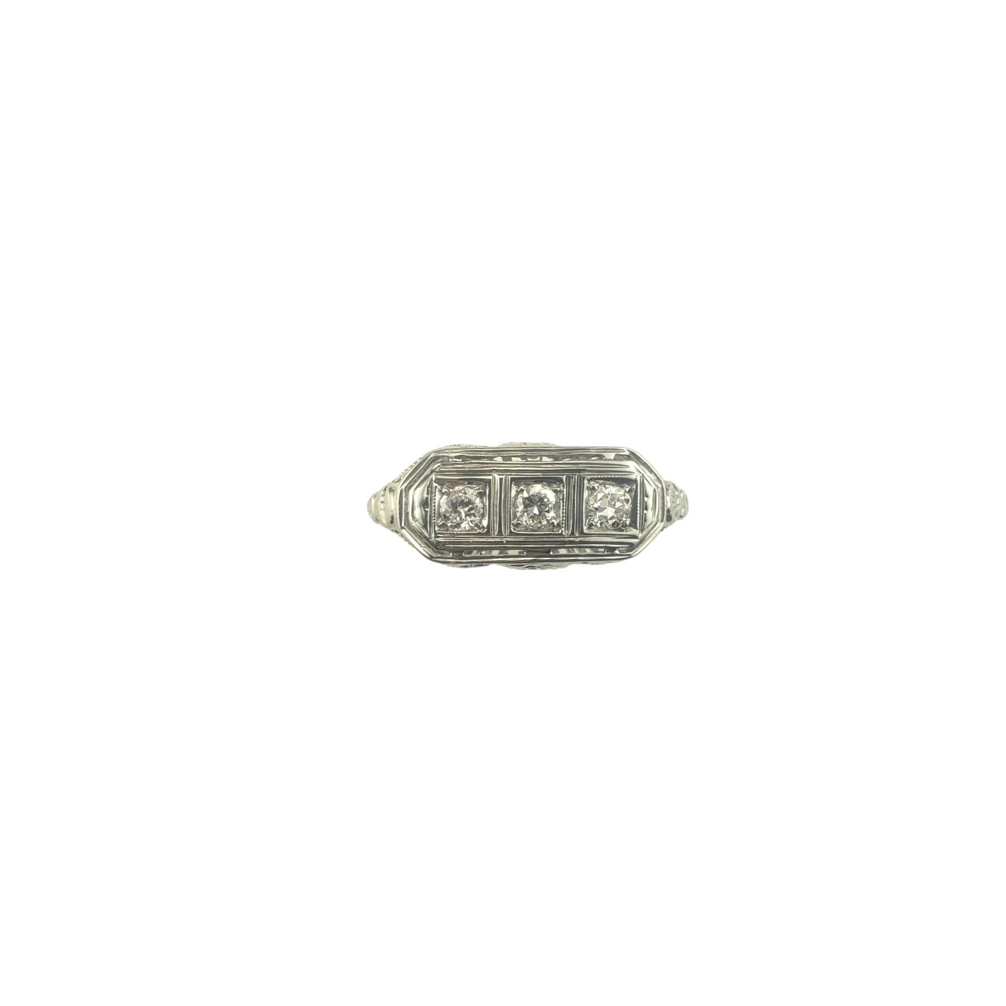 18 Karat White Gold Filigree and Diamond Ring Size 5.5-5.75 #16754 For Sale