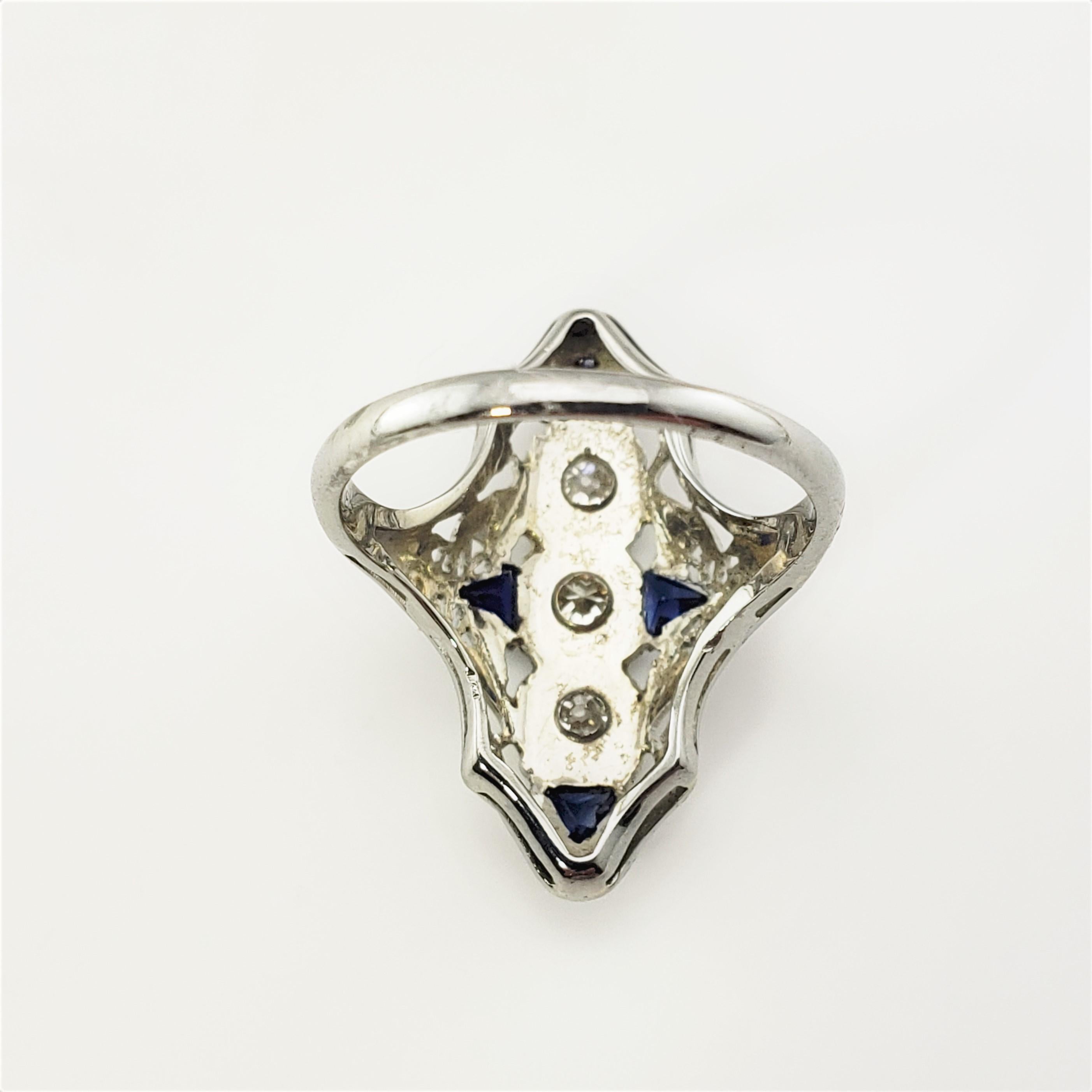 Women's 18 Karat White Gold Filigree Diamond Ring For Sale