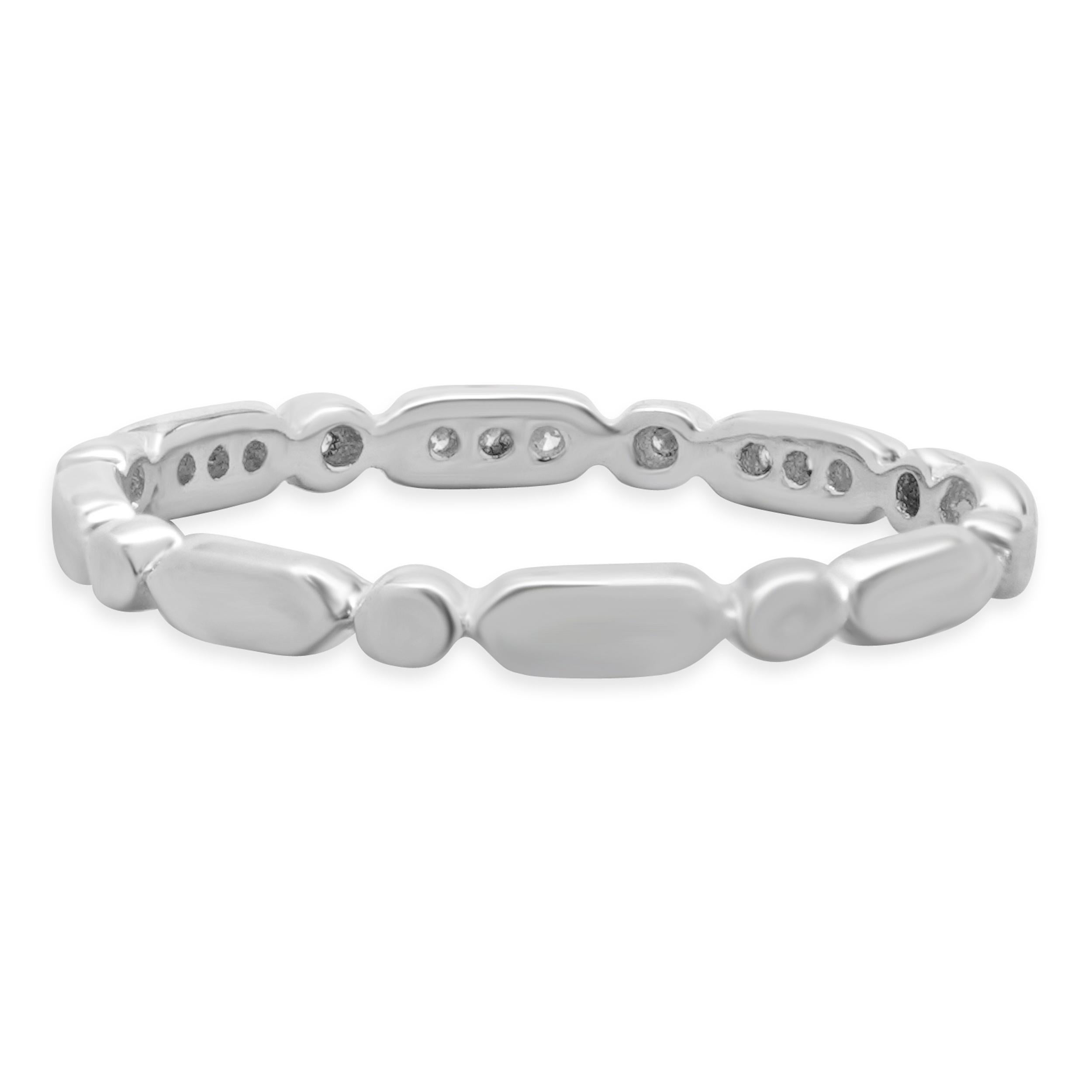Round Cut 18 Karat White Gold Filigree Diamond Band For Sale