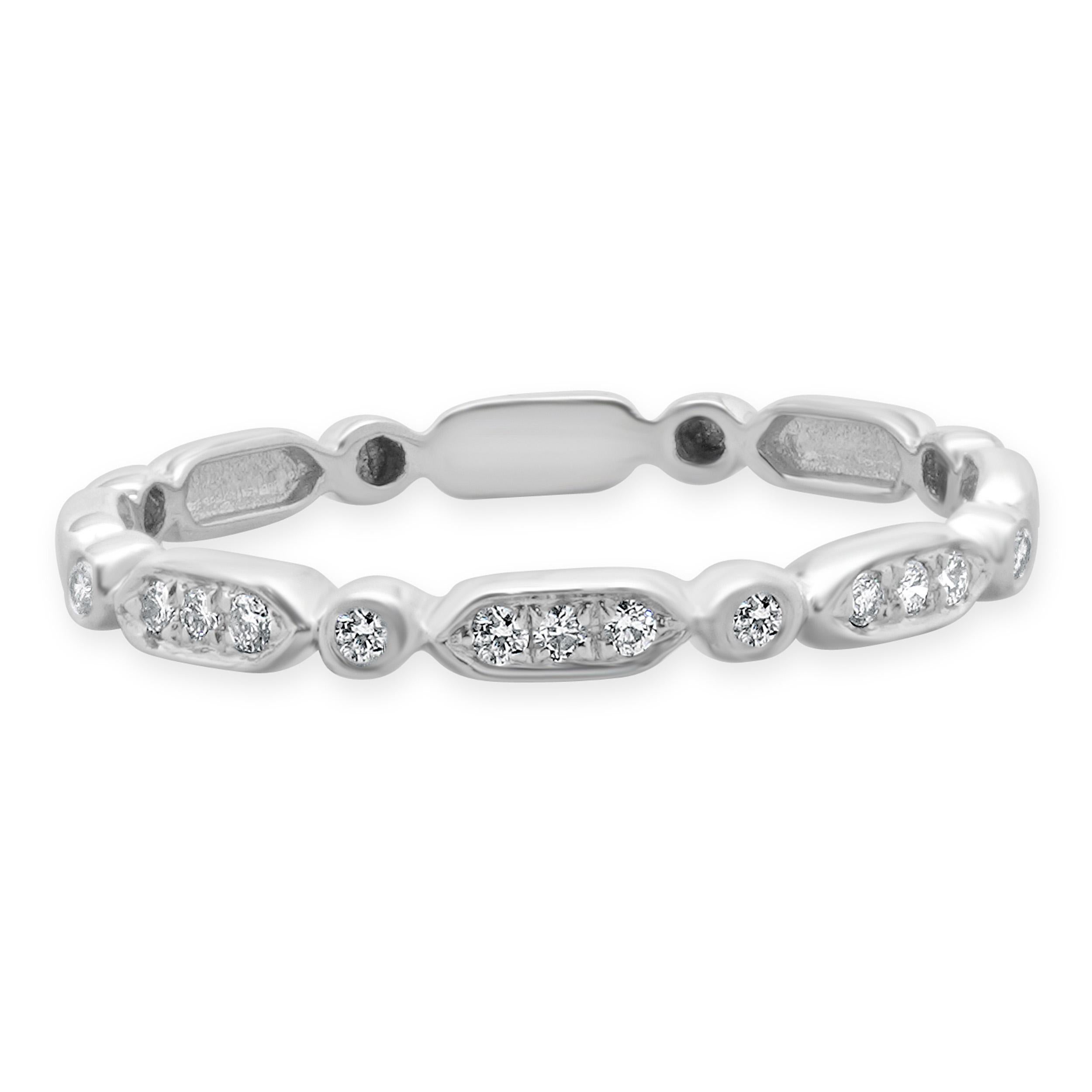 18 Karat White Gold Filigree Diamond Band In Excellent Condition For Sale In Scottsdale, AZ