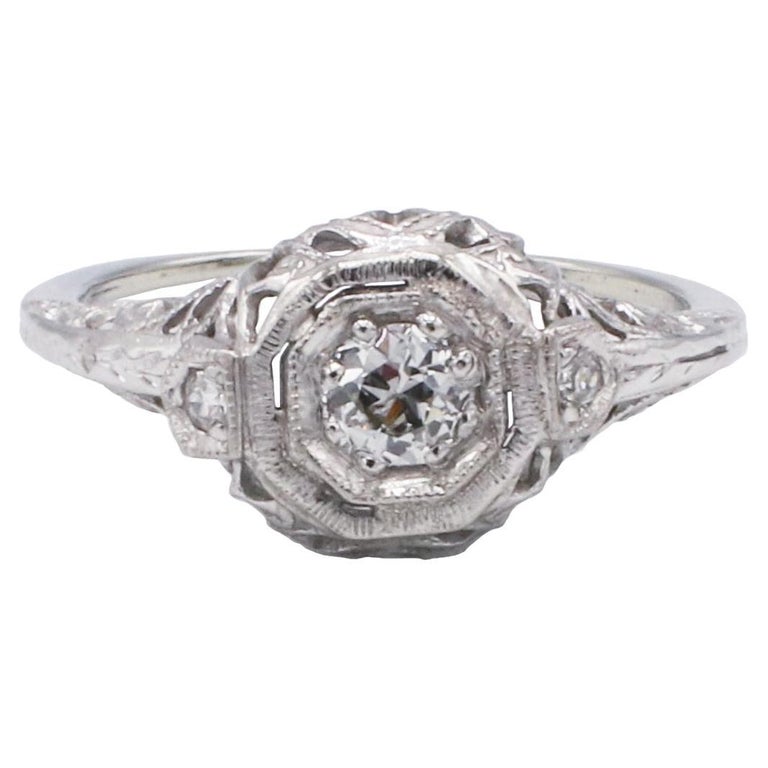 18 Karat White Gold Filigree Diamond Engagement Ring For Sale at 1stDibs