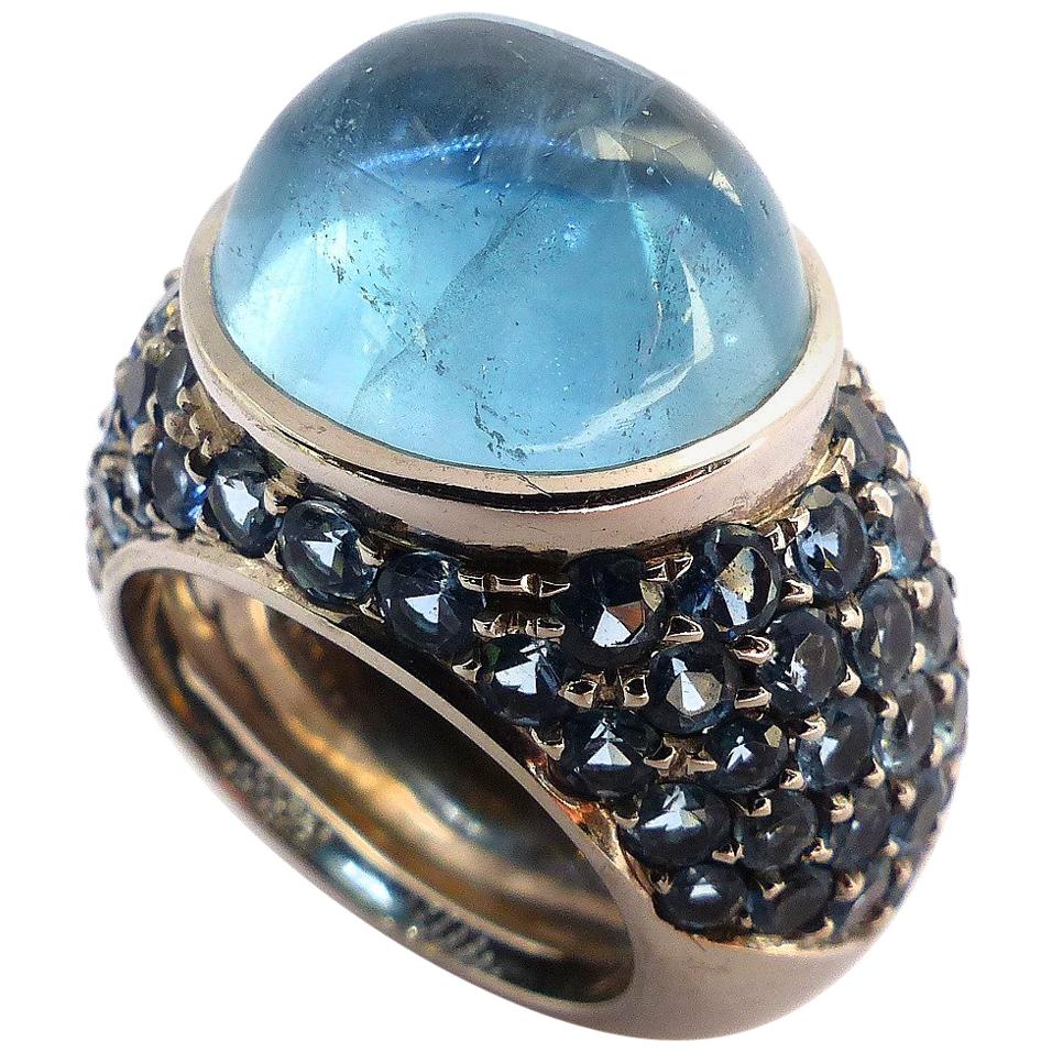 Ring in White Gold with 1 Aquamarine Cabouchon and Aquamarines round Pavé.