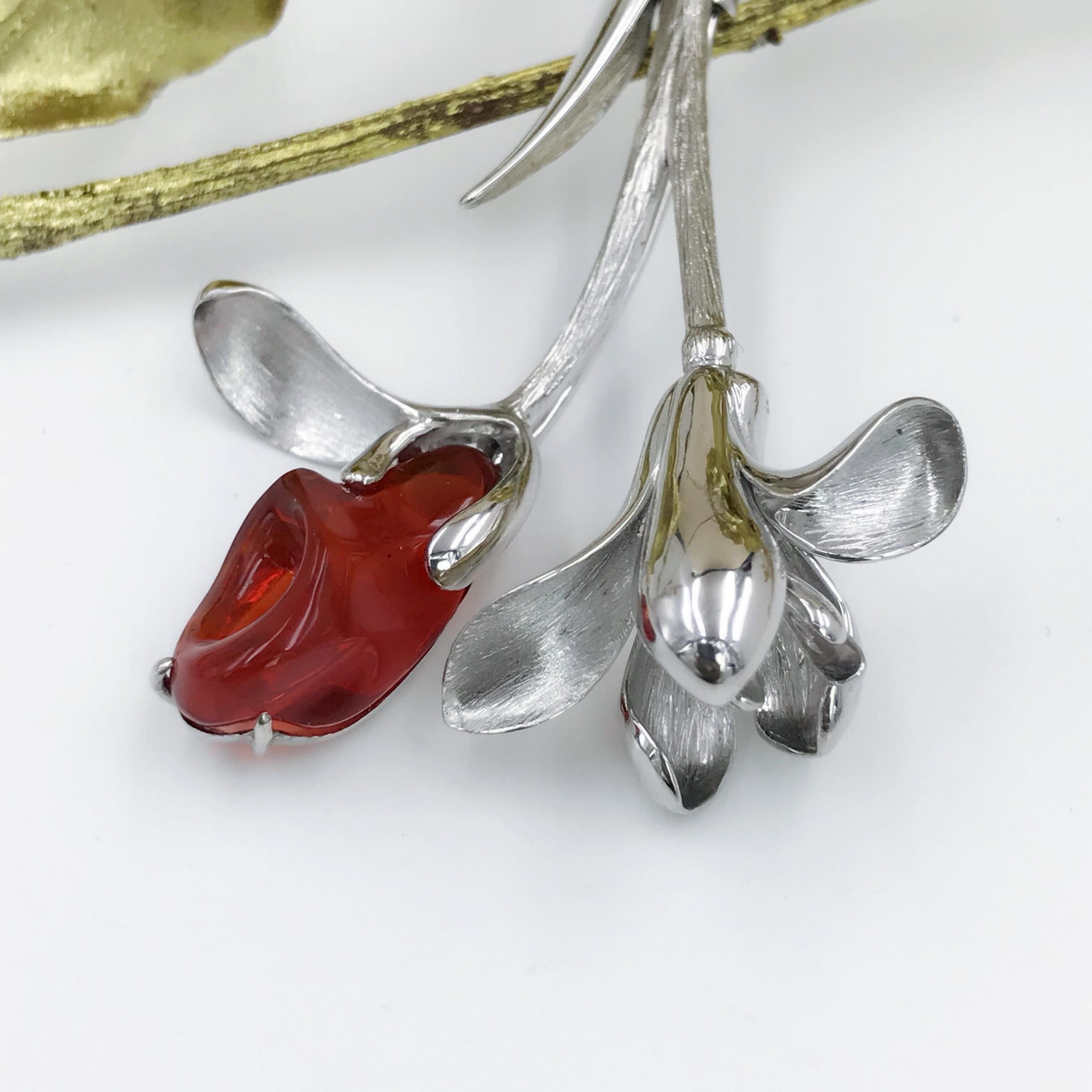 18 Karat White Gold Red Fire Opal Flower Brooch In Excellent Condition For Sale In Birmingham, GB
