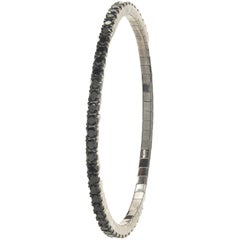18 Karat Weißgold Flexibler schwarzer Diamant-Eternity-Armreif