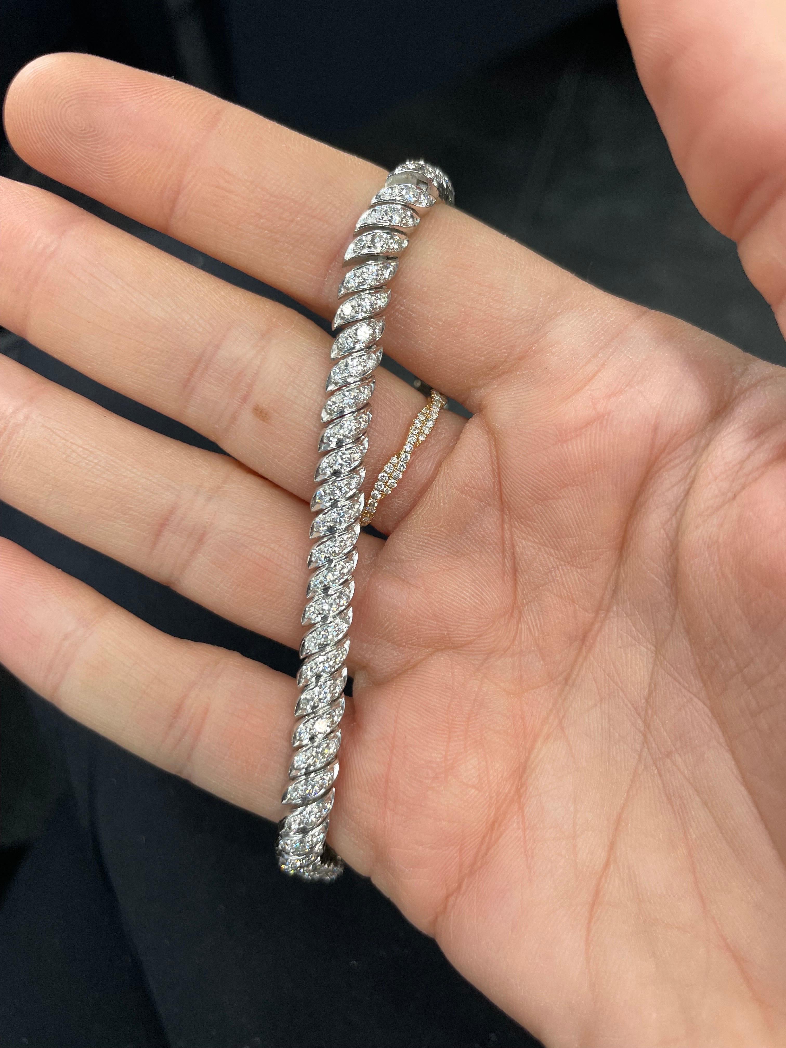 18 Karat White Gold Flexible Diamond Bracelet 3 Carats 14.3 Grams For Sale 3