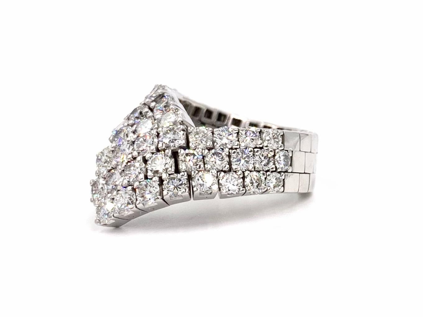 Round Cut 18 Karat White Gold Flexible Diamond V Style Ring For Sale