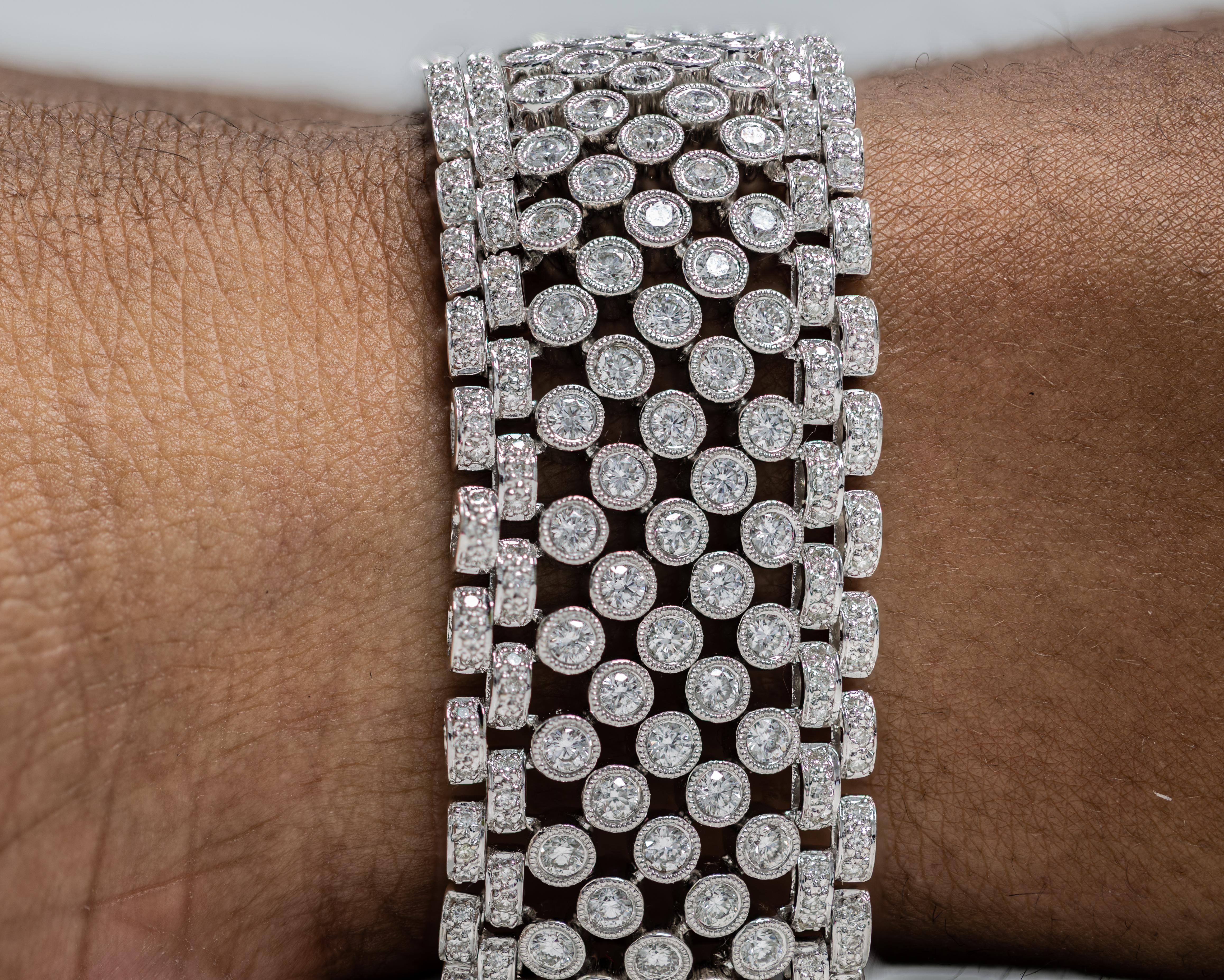 Flexibles Armband aus 18 Karat Weißgold mit breitem Fancy-Diamant im Zustand „Gut“ im Angebot in Atlanta, GA