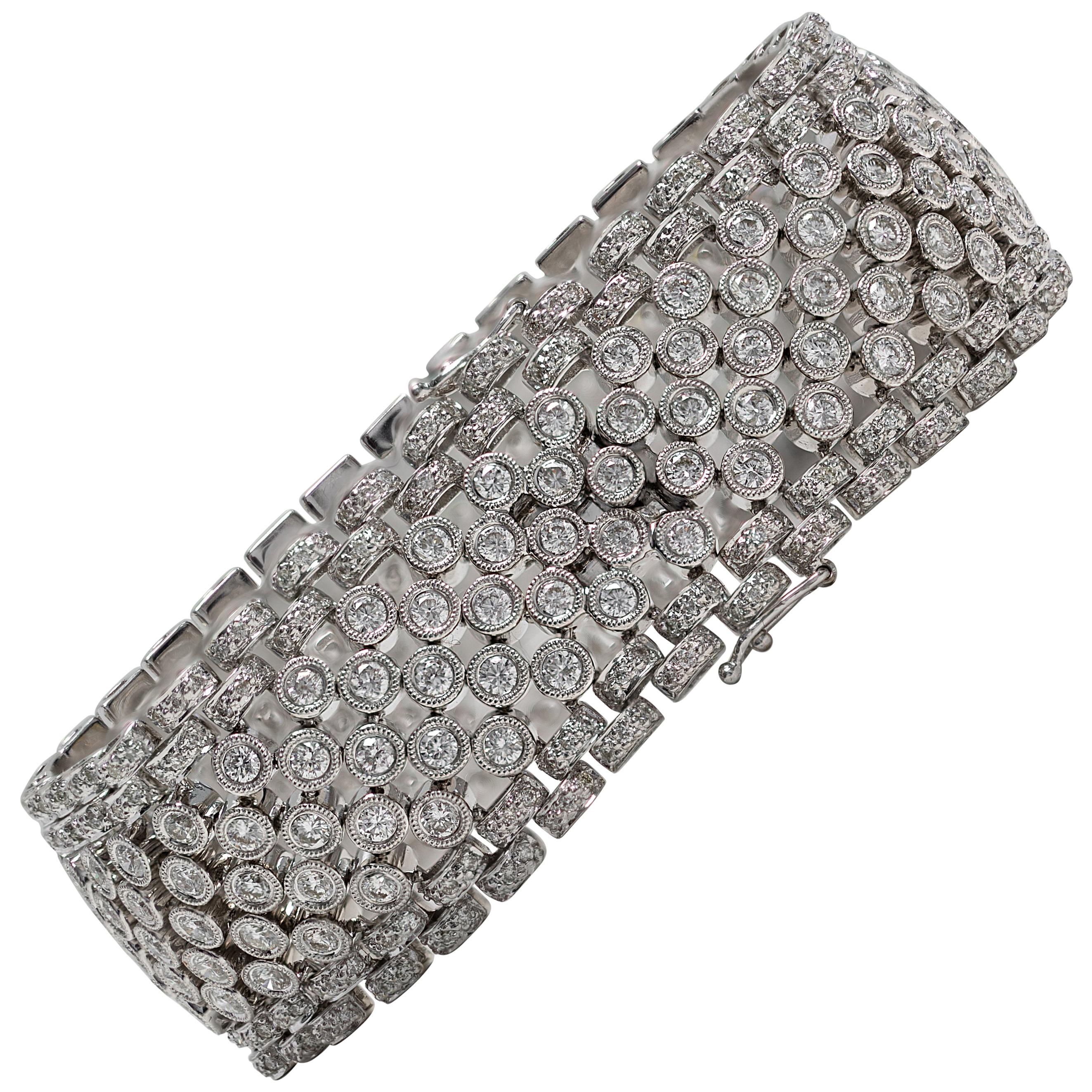 Flexibles Armband aus 18 Karat Weißgold mit breitem Fancy-Diamant im Angebot