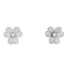 18 Karat White Gold Flower Diamond Earrings