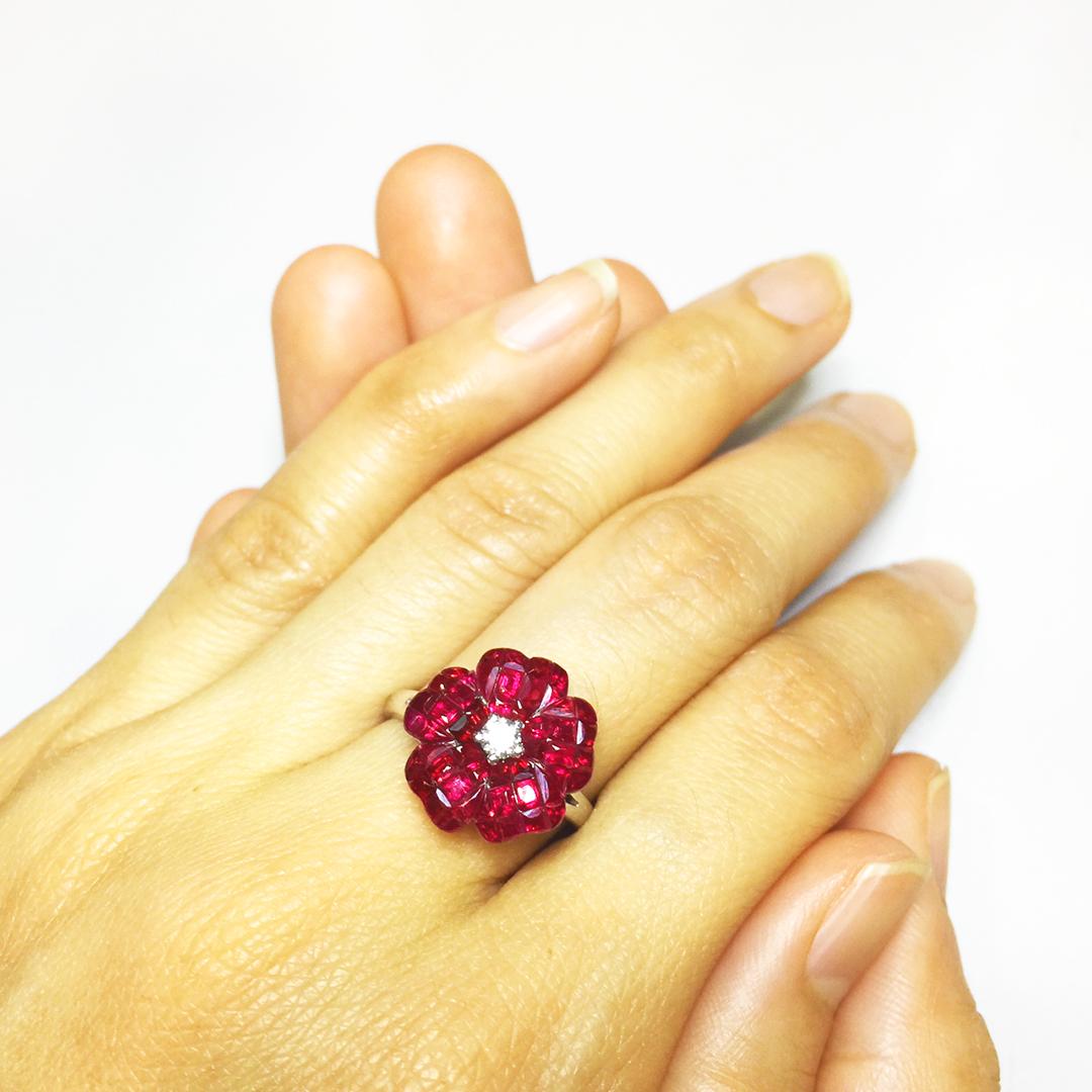 18 Karat White Gold Flower Invisible Ruby Ring In New Condition For Sale In Bangkok, TH