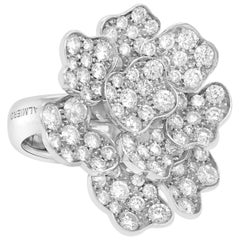 18 Karat White Gold Flower Motif Diamond Ring, Palmiero