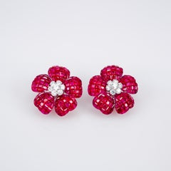 Boucles d'oreilles invisibles fleur en or blanc 18 carats, rubis et diamants