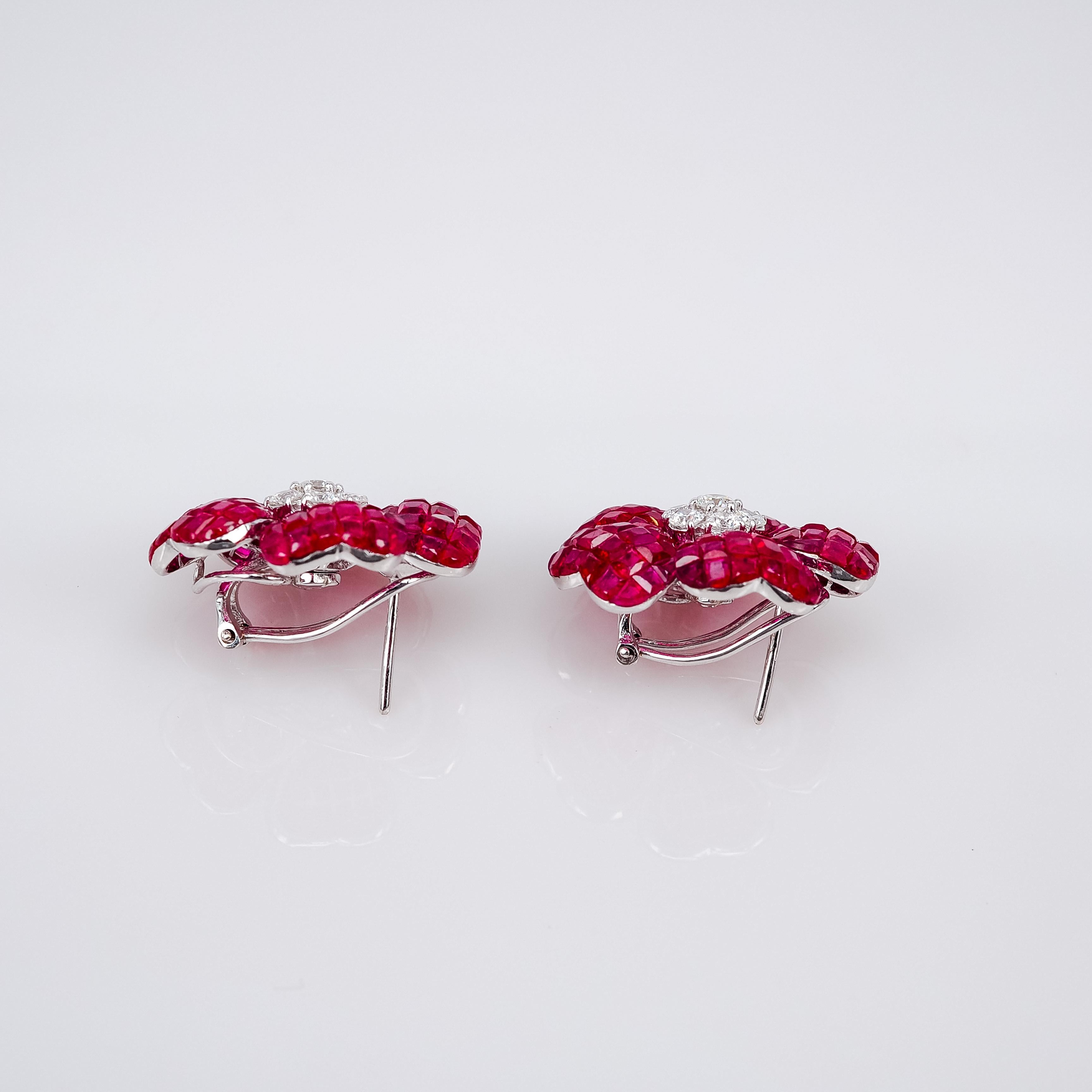 Pendientes Invisibles Flor de Rubí y Diamante en Oro Blanco de 18 Quilates Moderno en venta