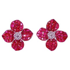 Pendientes Invisibles Flor de Rubí y Diamante en Oro Blanco de 18 Quilates
