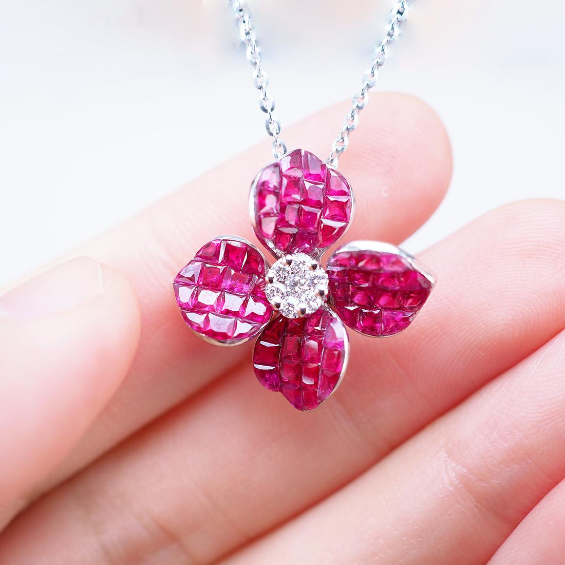 Colgante Invisible Flor de Rubí y Diamante en Oro Blanco de 18 Quilates Moderno en venta