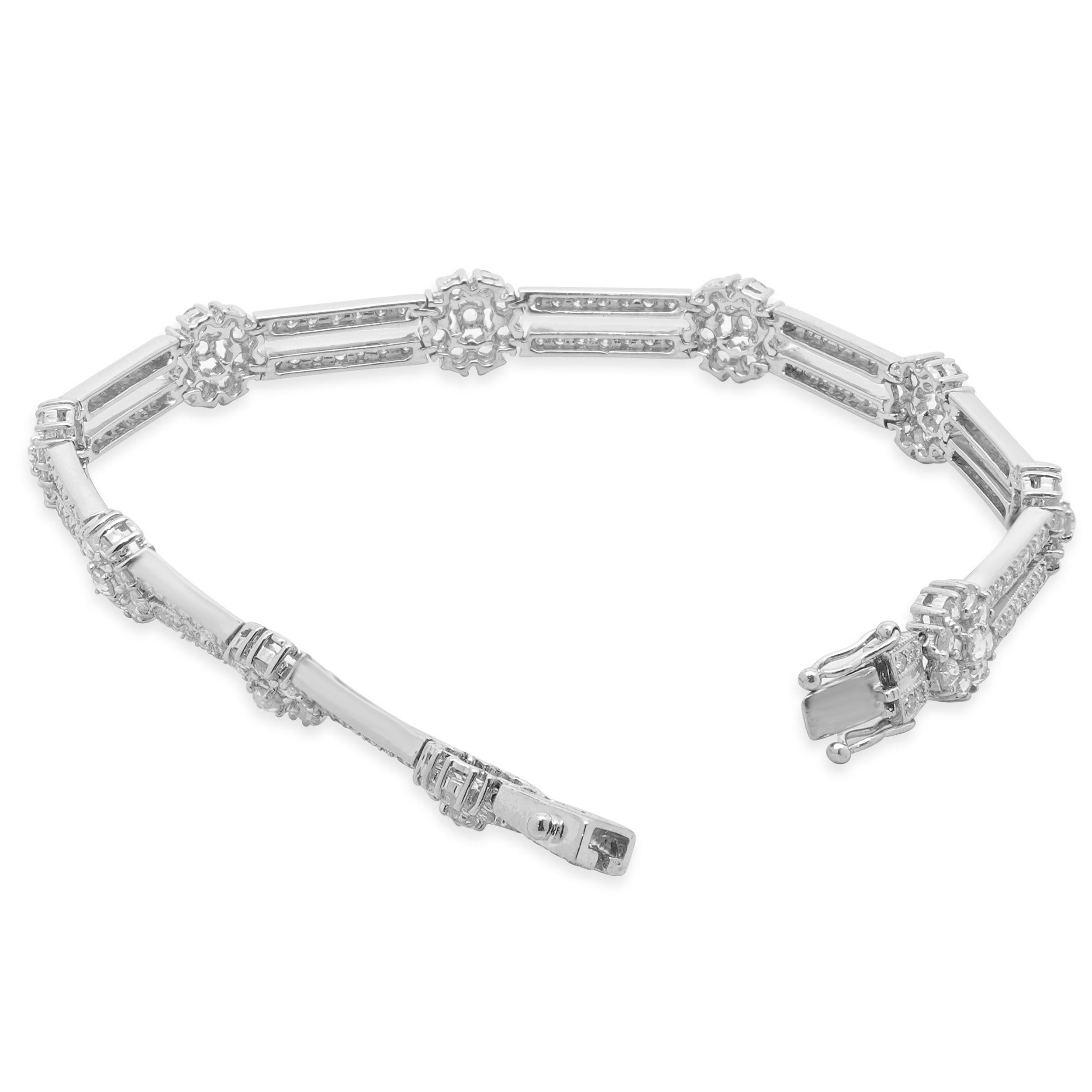 Bracciale con diamanti a stazione floreale in oro bianco 18 carati In condizioni ottime in vendita a Scottsdale, AZ