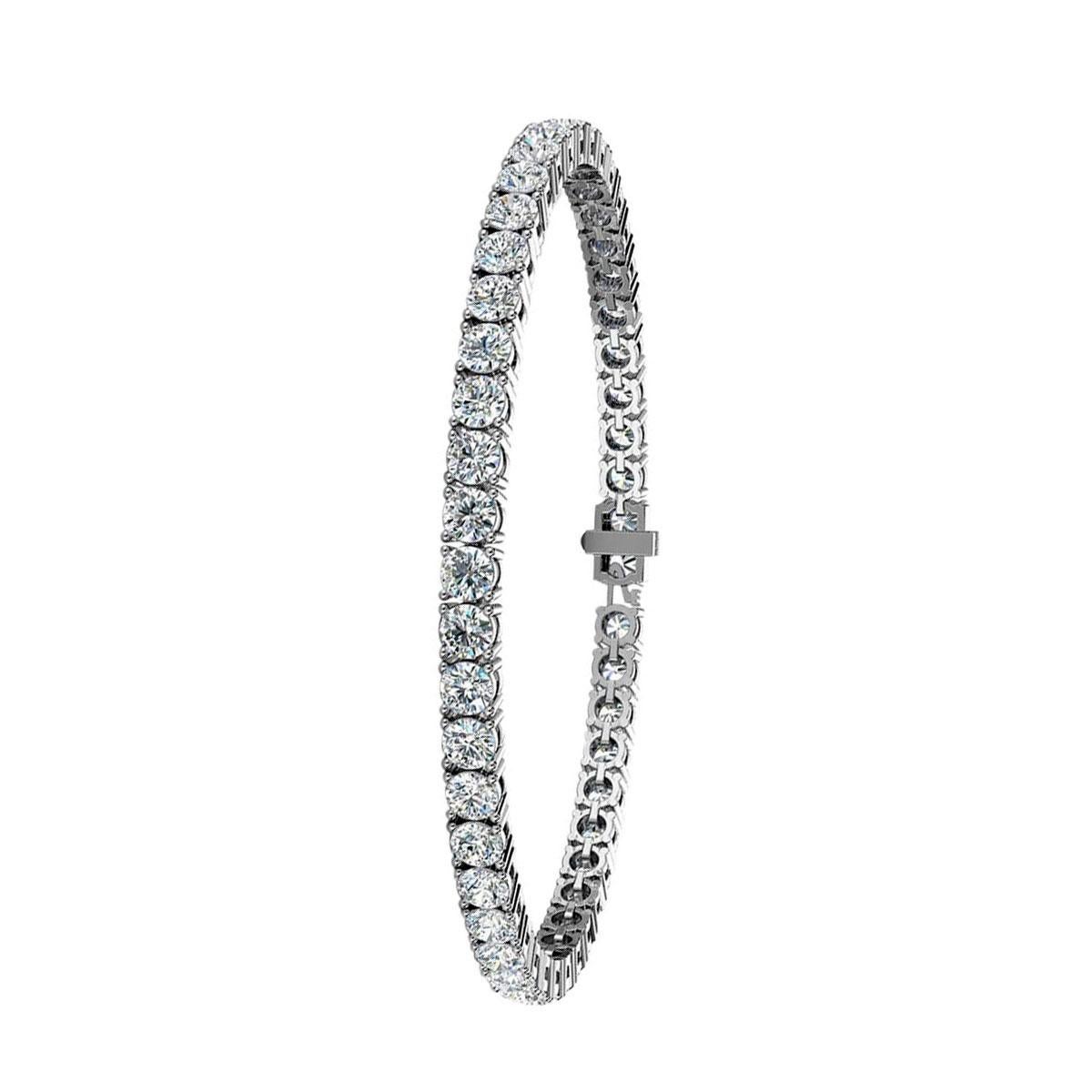 Taille ronde Bracelet tennis à quatre griffes en or blanc 18 carats et diamants de 7 carats en vente