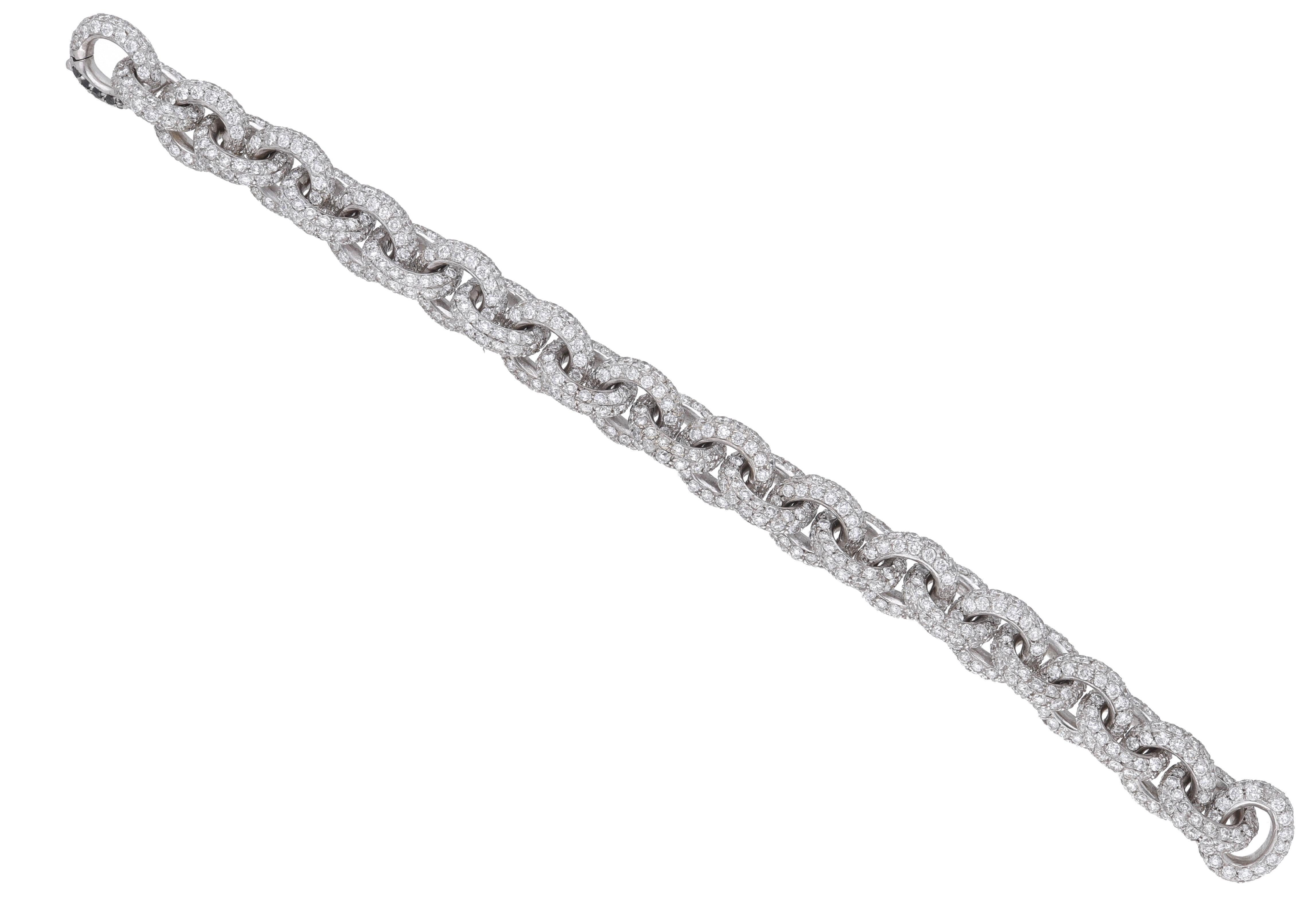 Moderne Bracelet à chaîne en or blanc 18 carats avec pavé de diamants en vente