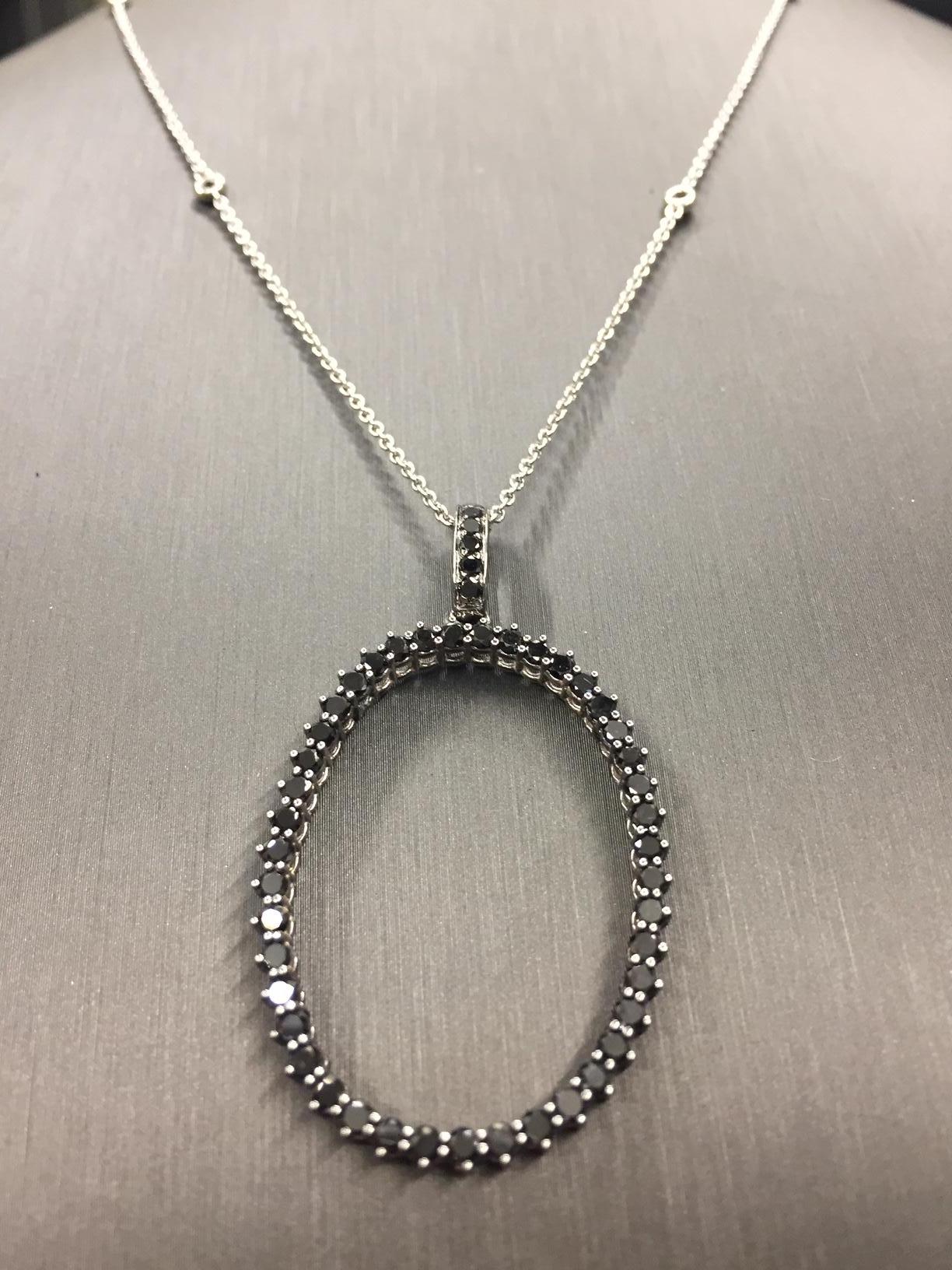 18 Karat White Gold Garavelli Necklace with Black Diamonds In New Condition For Sale In Valenza, IT