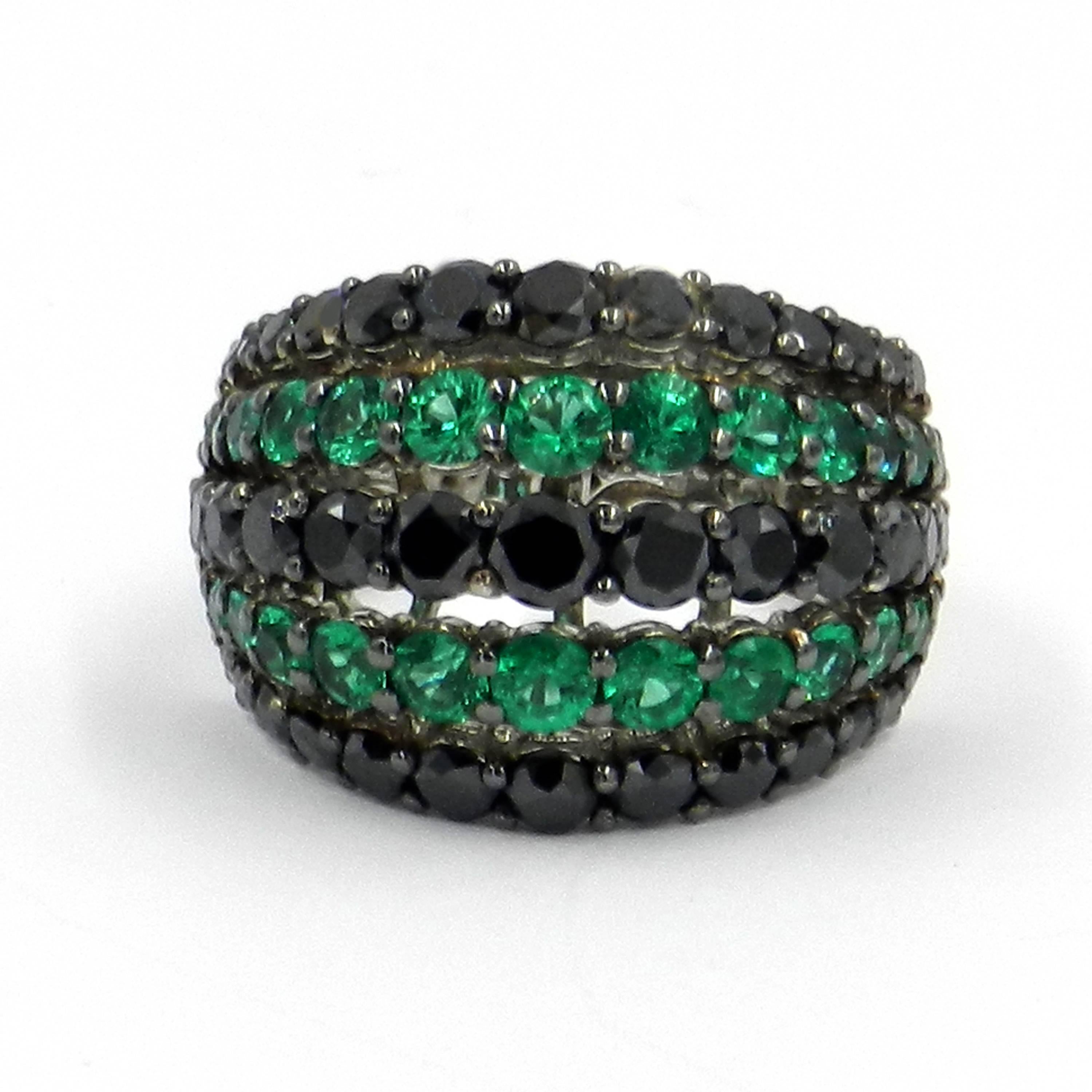 18 Karat White Gold Garavelli Ring with Black Diamonds and Emeralds For Sale 1
