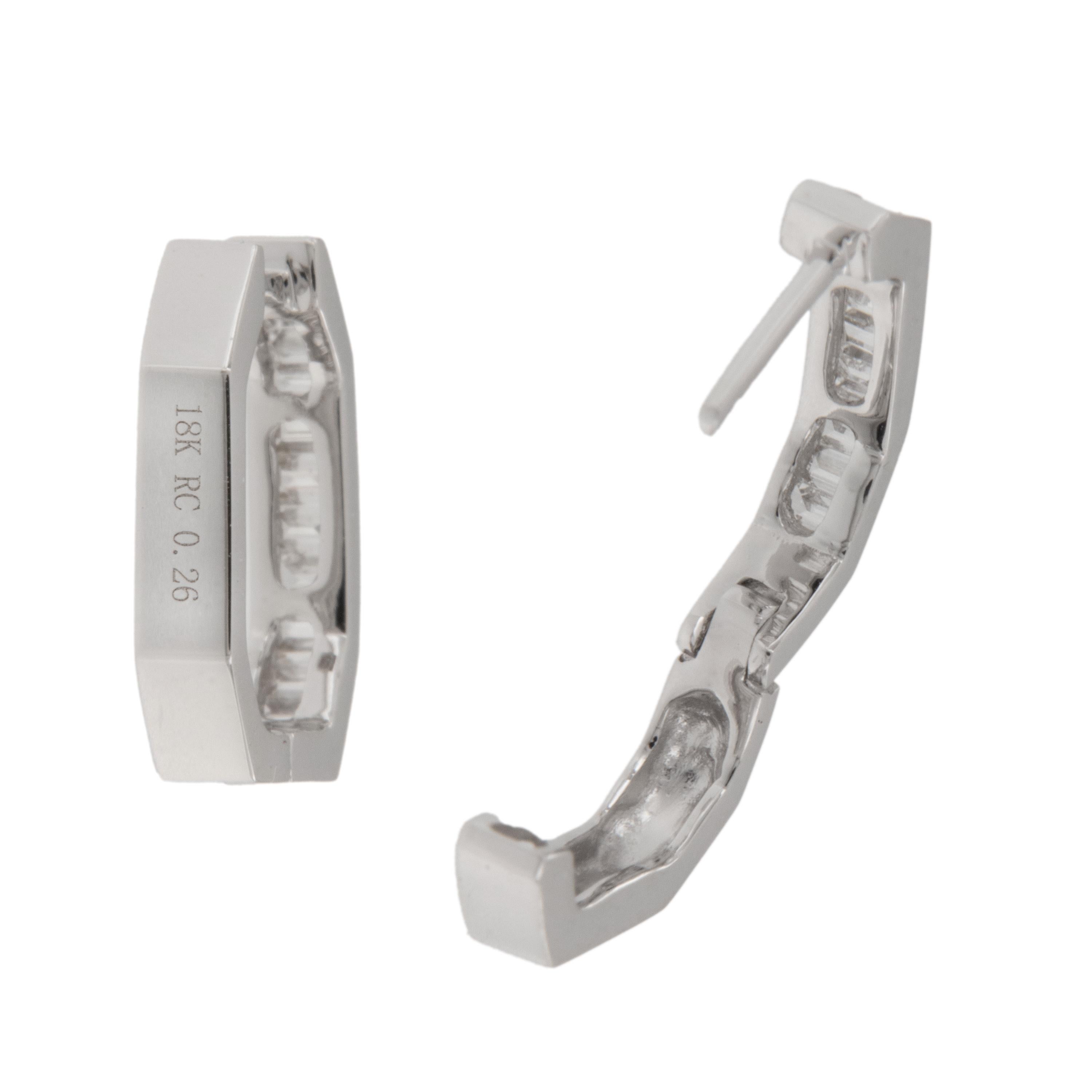Taglio baguette Orecchini a cerchio geometrici in oro bianco 18 carati con diamanti baguette da 0,26 ct. in vendita
