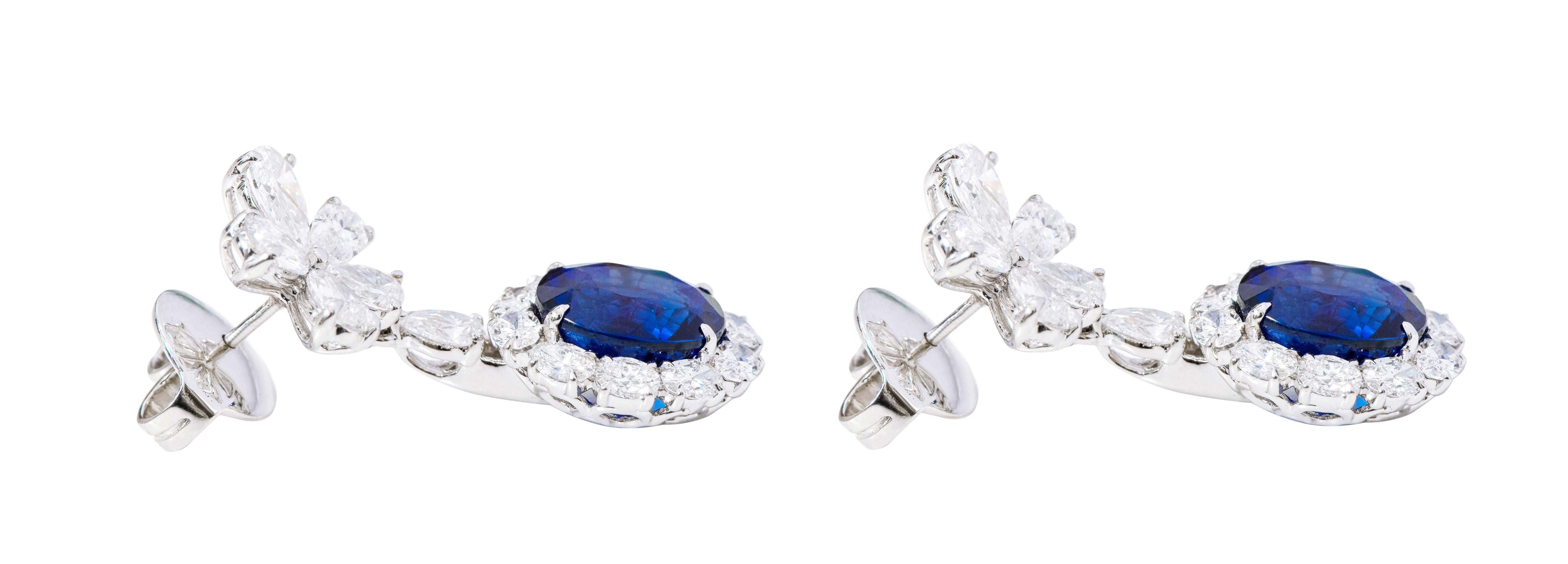 Women's 18 Karat White Gold GIA Certified 14.37 Carats Sapphire and Diamond Drop Earring For Sale