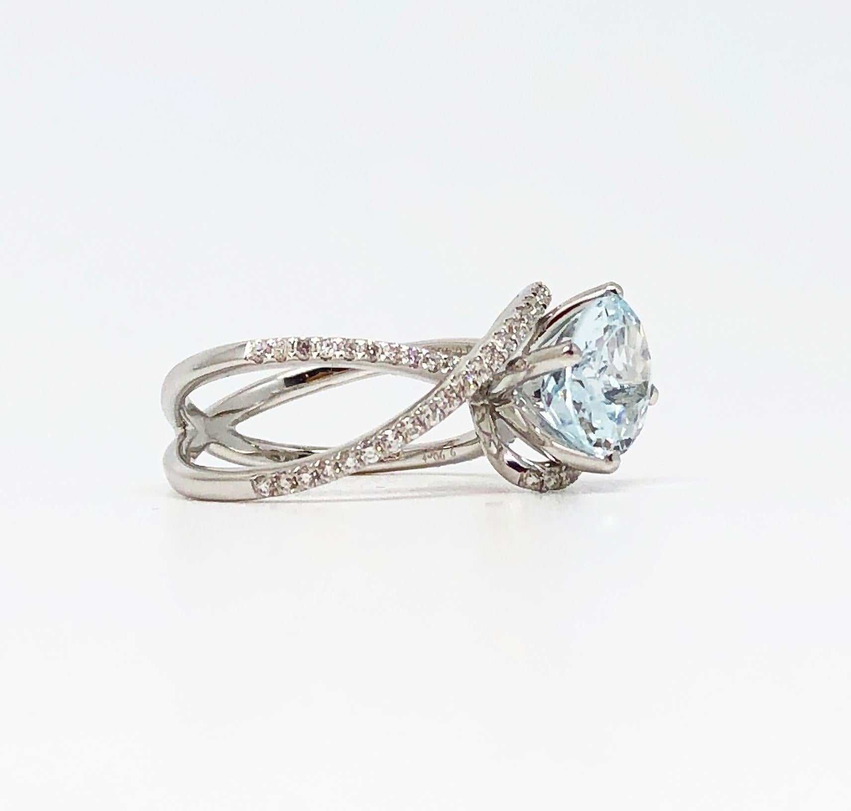 Let's show some love for GILIN's Summer Crush! Fill your jewellery box with our lovely Aqua collection, or surprise her with this stunning ring in this summer!

The centre Aquamarine weighs 2.29 Carat, with 0.40 Carat of diamonds beautifully set