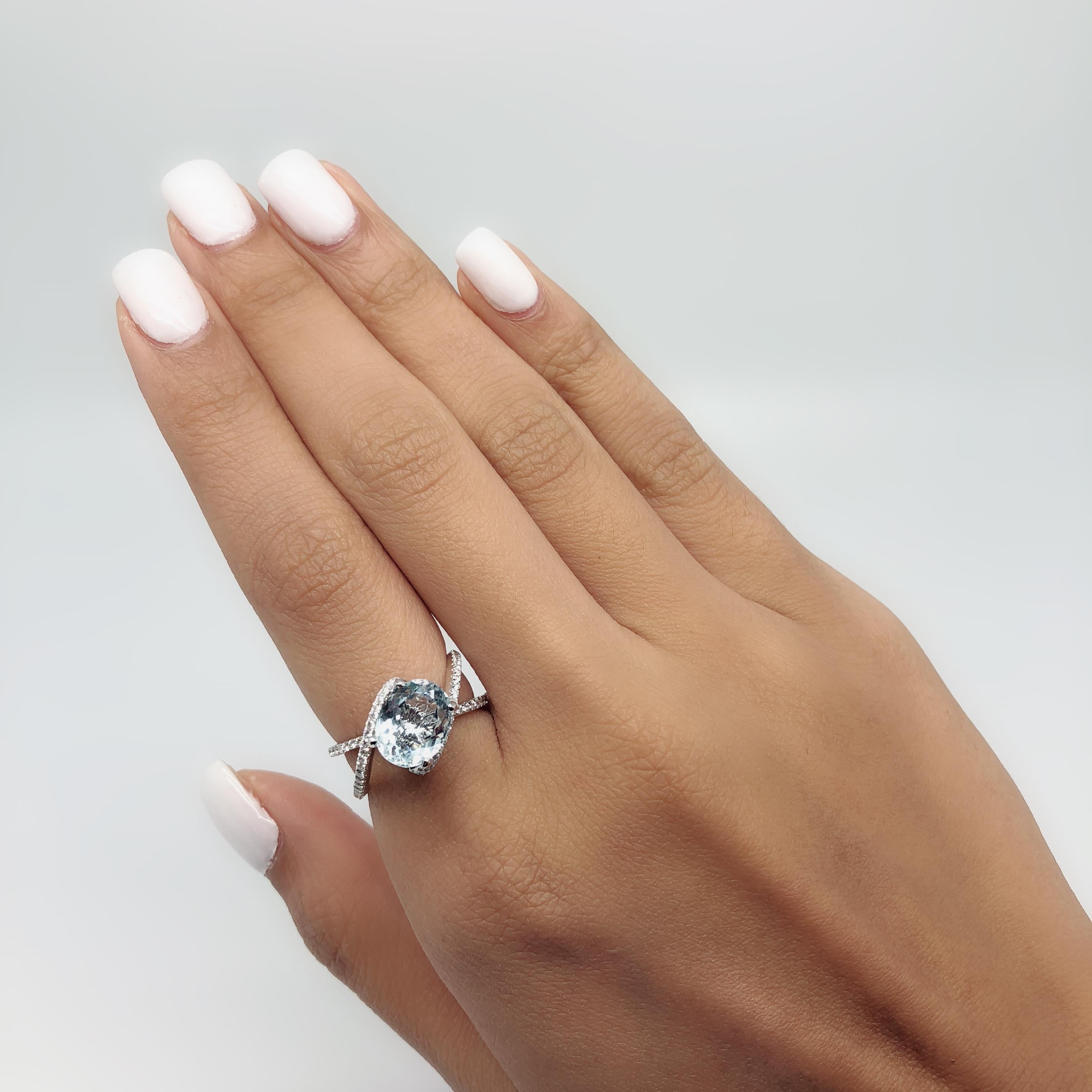 18 Karat White Gold Gilin Aquamarine and Diamond Engagement Ring 1
