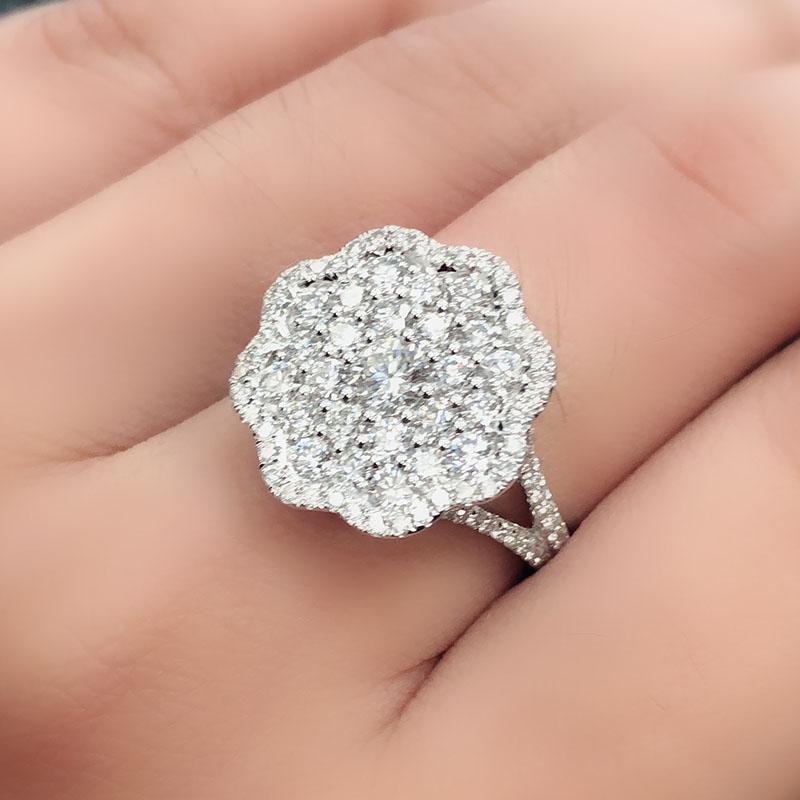 18 Karat White Gold Gilin Cluster Diamond Ring In New Condition For Sale In Central, HK