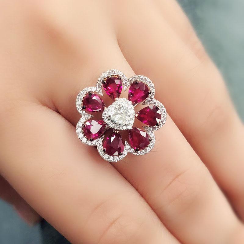 18 Karat White Gold Gilin Ruby and Diamond Flower Cocktail Ring In New Condition For Sale In Central, HK